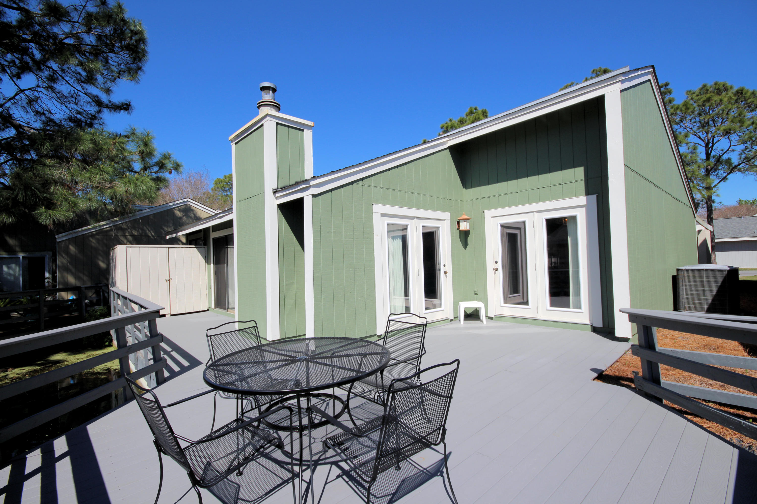 LINKSIDE VILLAGE UNIT 1 - Residential