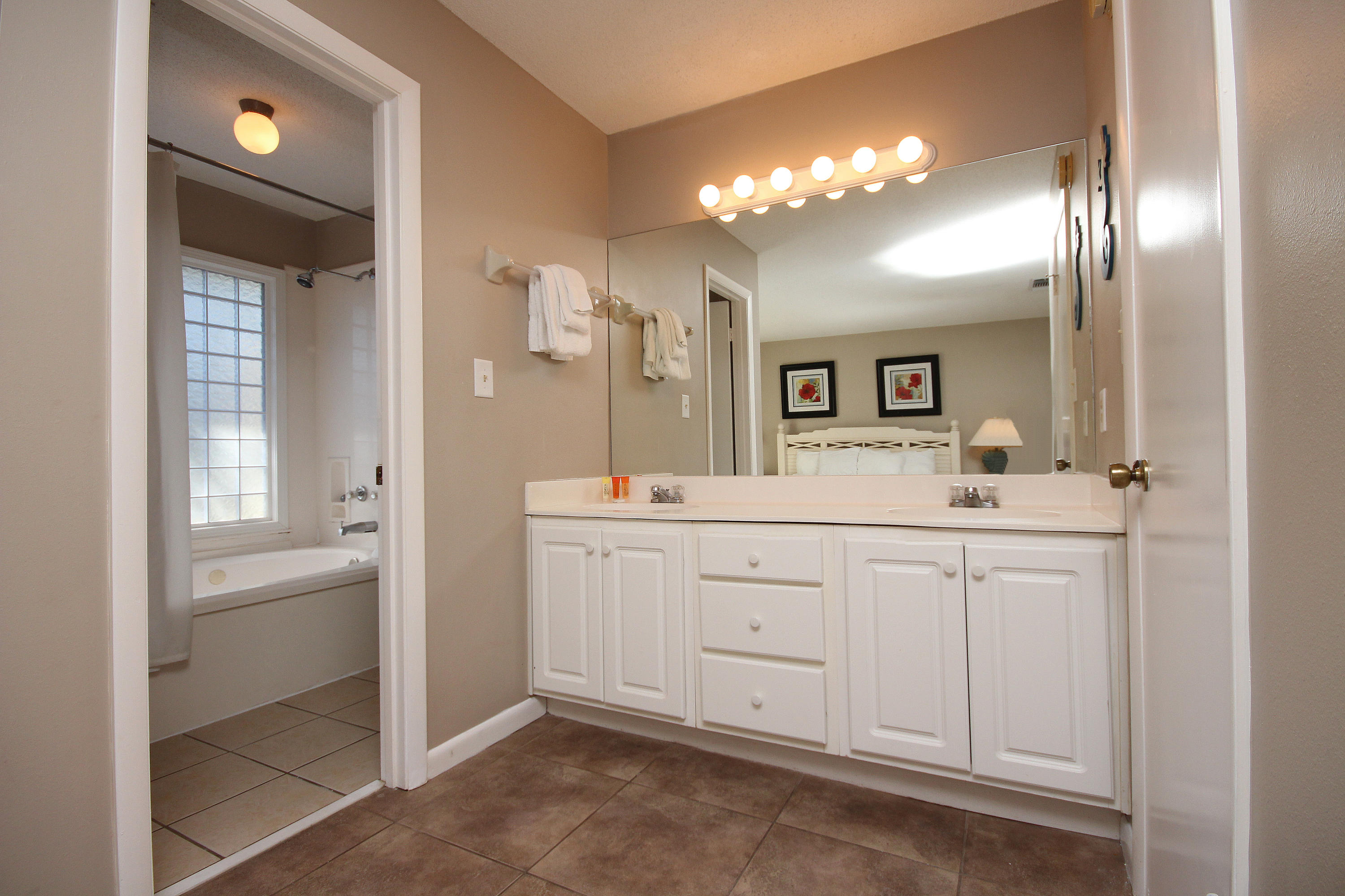 LINKSIDE VILLAGE UNIT 1 - Residential