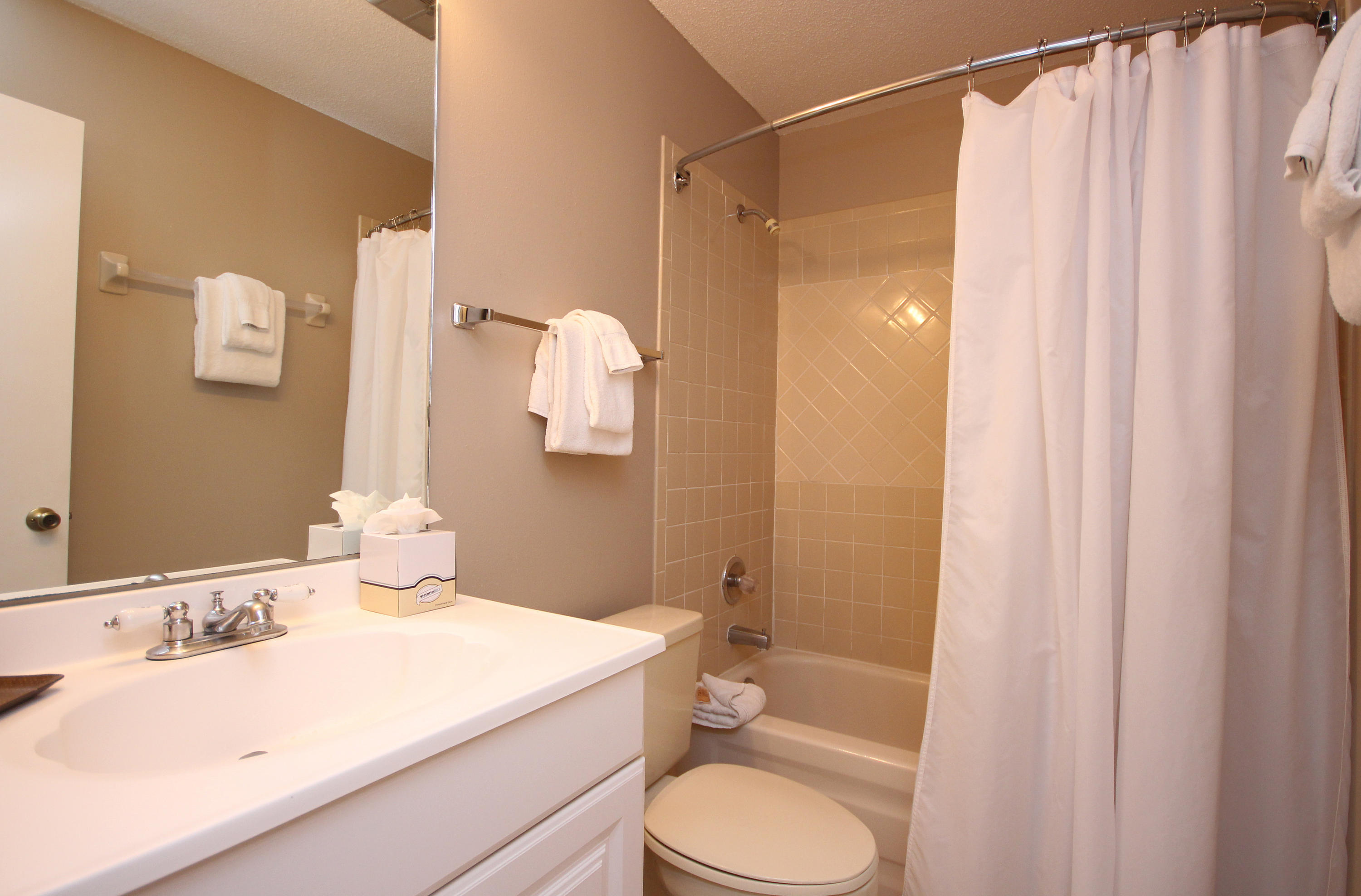 LINKSIDE VILLAGE UNIT 1 - Residential