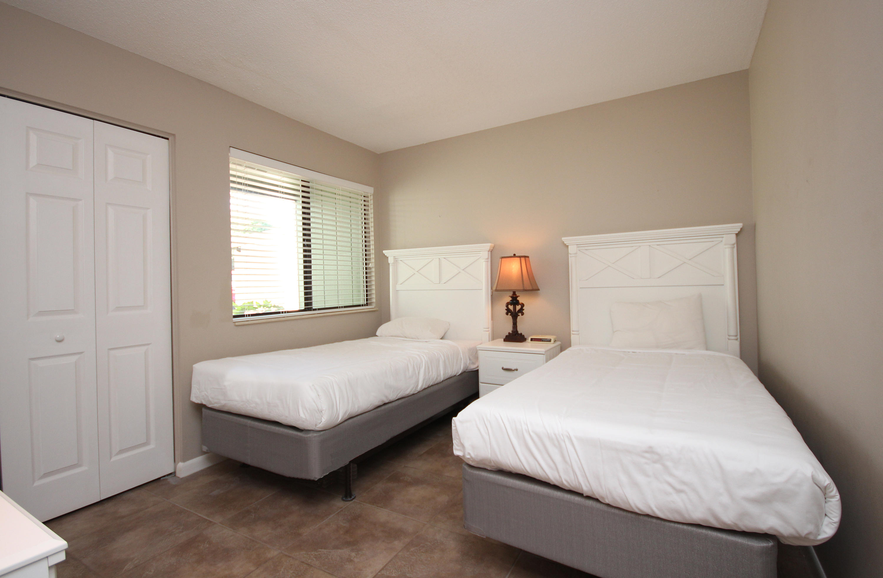 LINKSIDE VILLAGE UNIT 1 - Residential