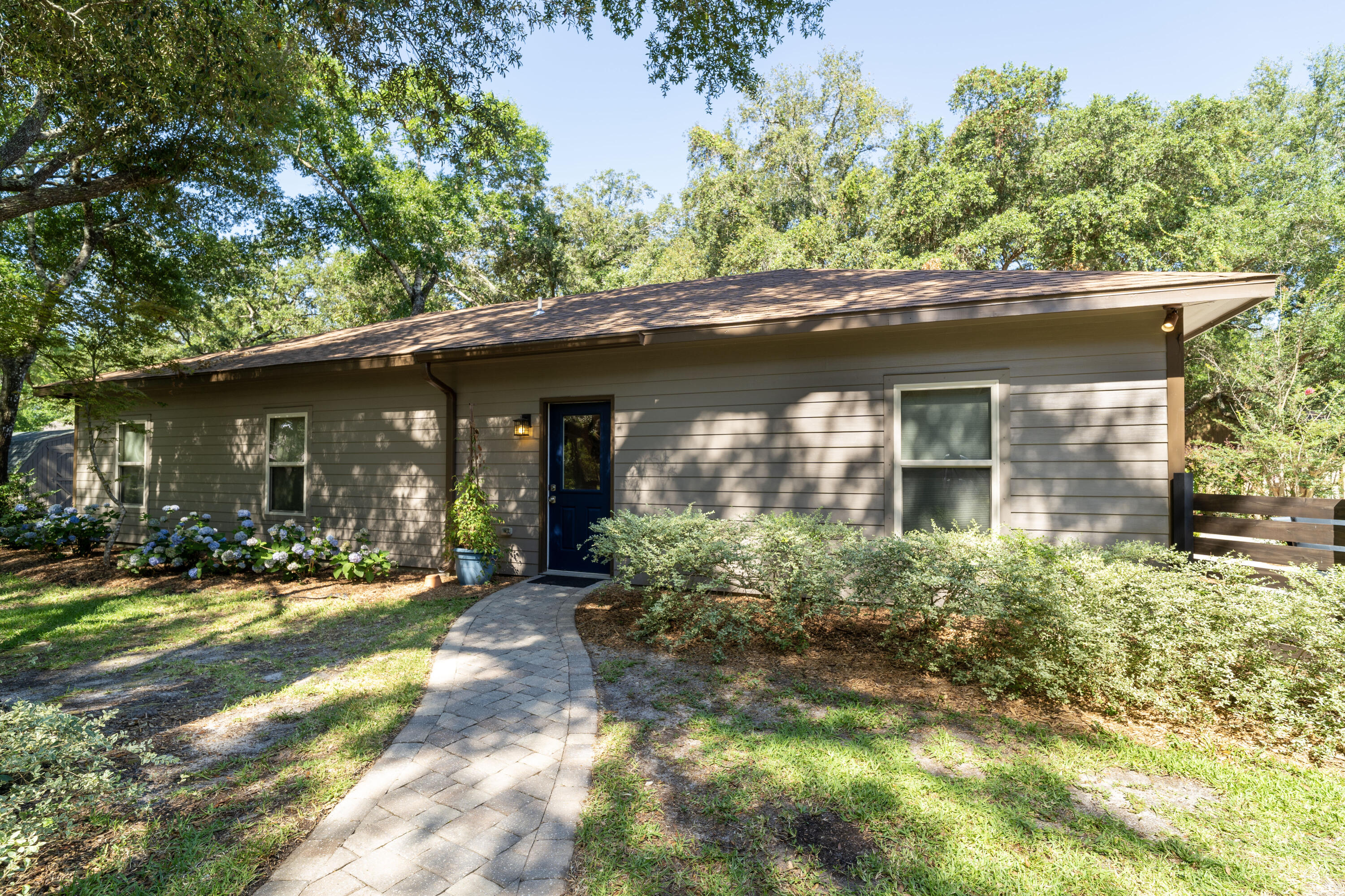 LAKE PIPPIN - Residential