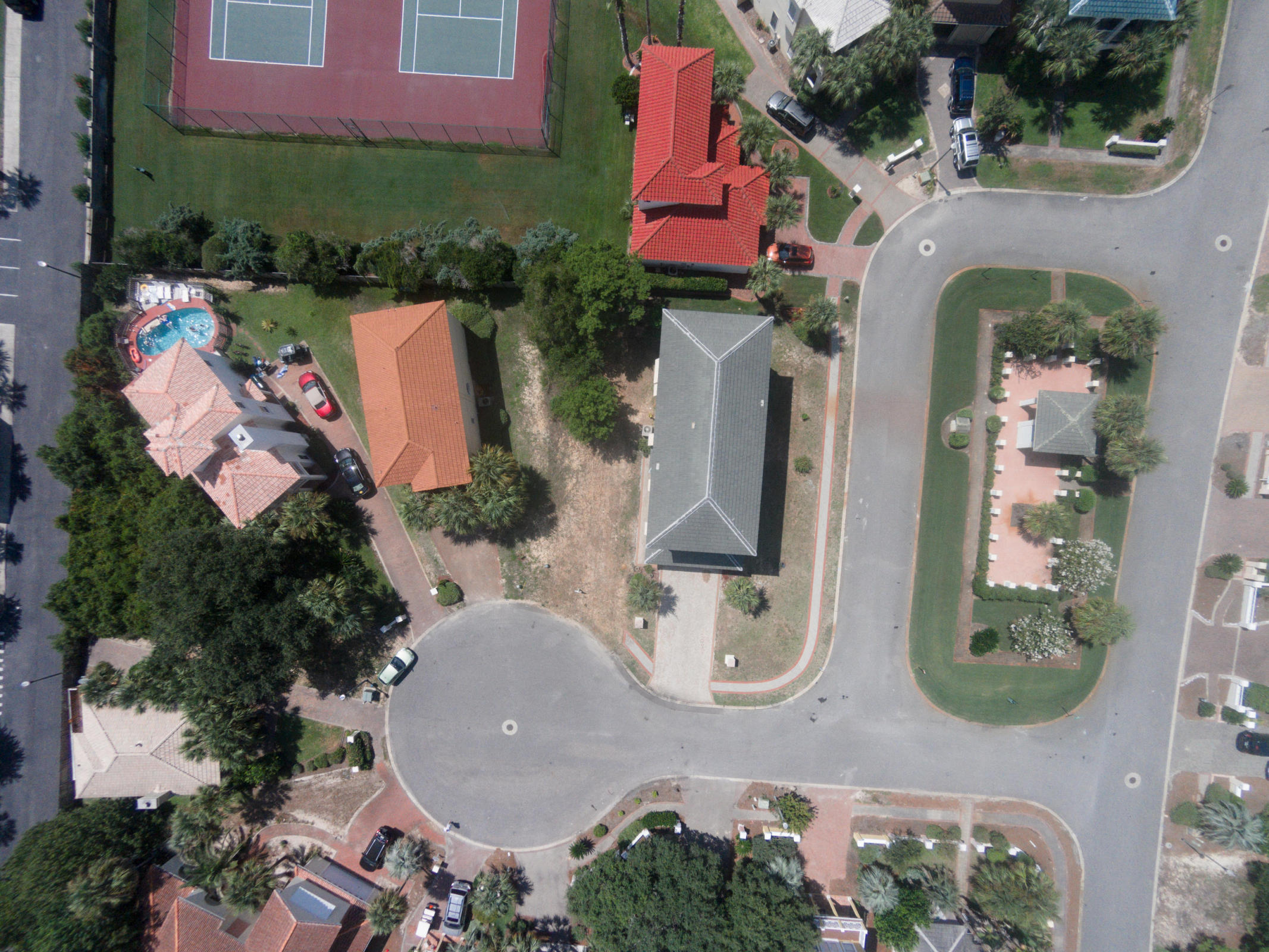 TERRA COTTA TERRACE - Land