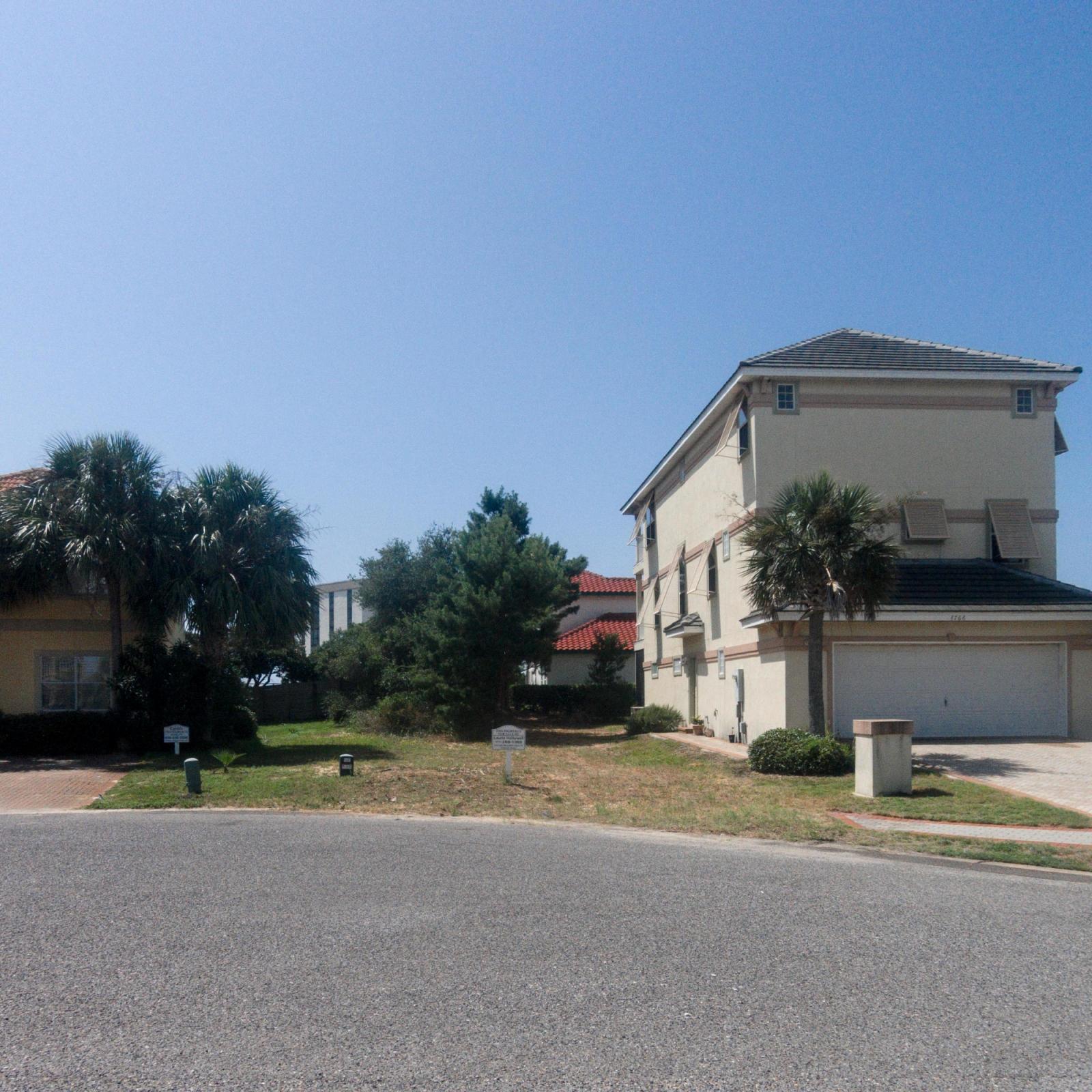 TERRA COTTA TERRACE - Land