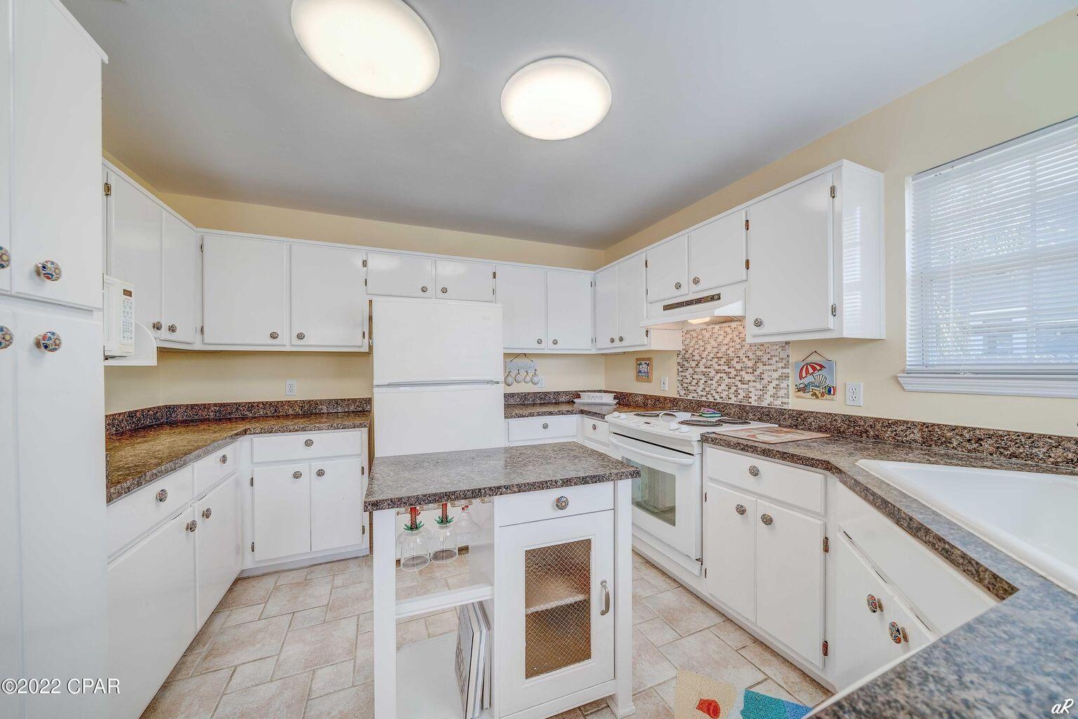 LULLWATER BEACH - Residential