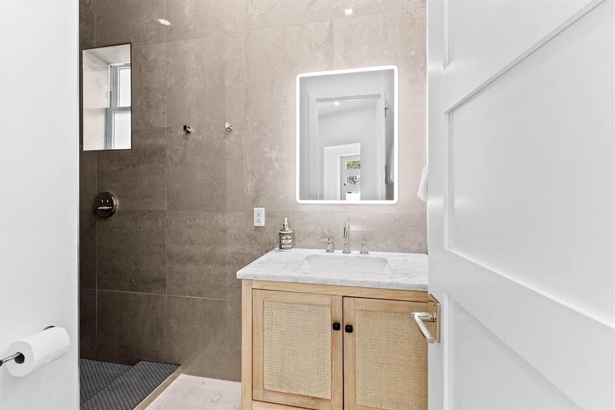 SEA WALK - Residential