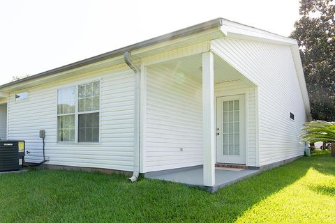 A home in Mary Esther