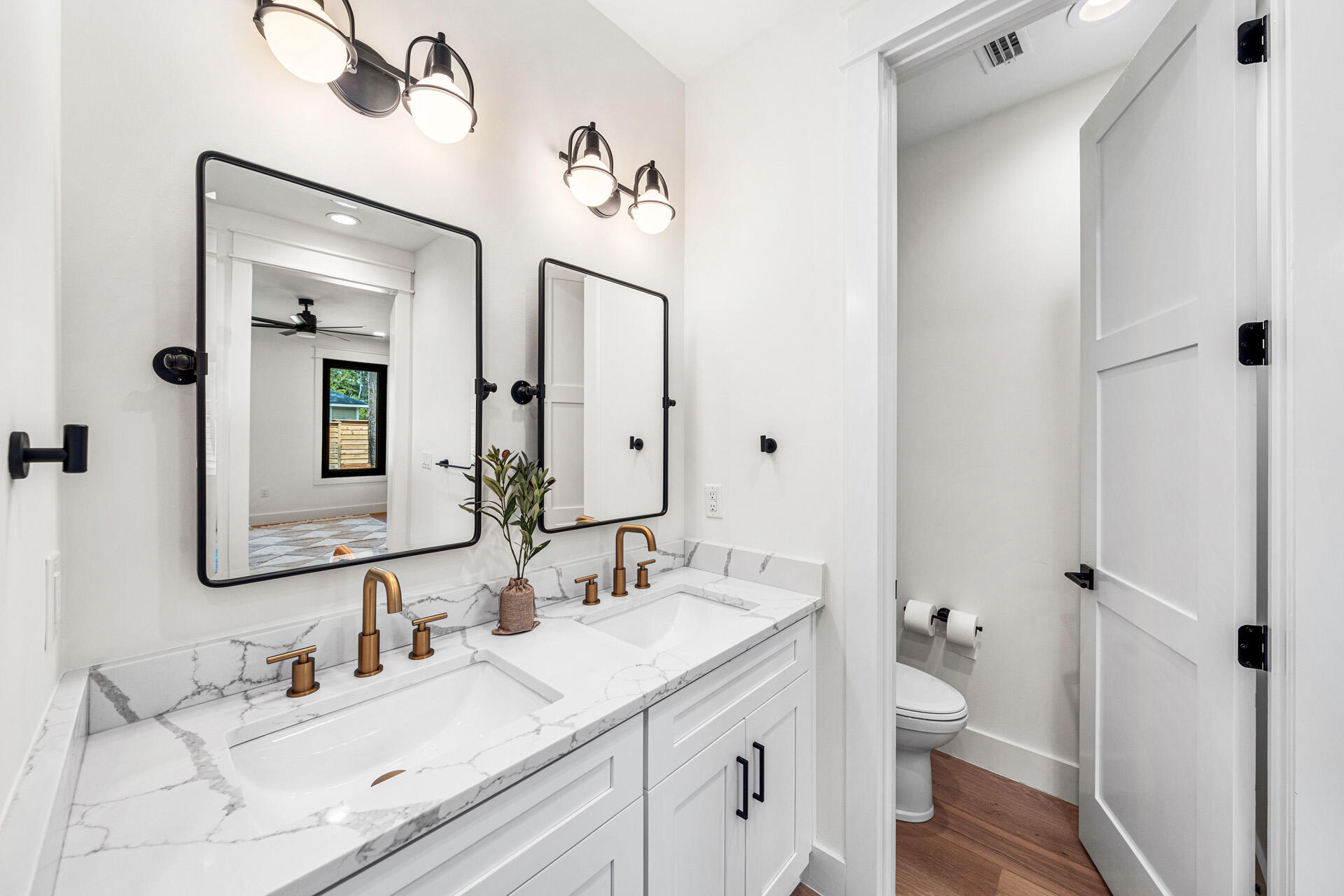 MAGNOLIA BEACH - Residential