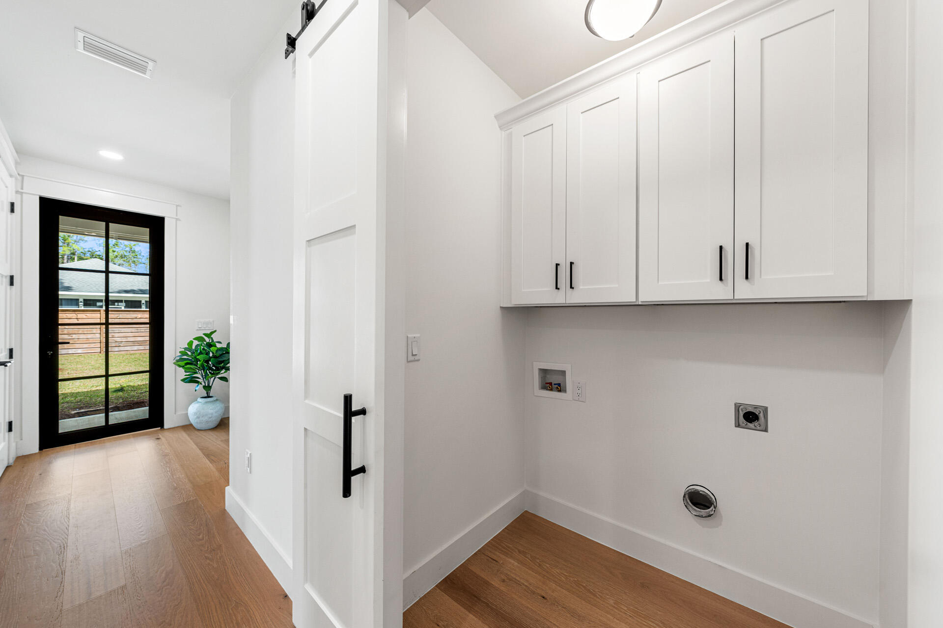 MAGNOLIA BEACH - Residential