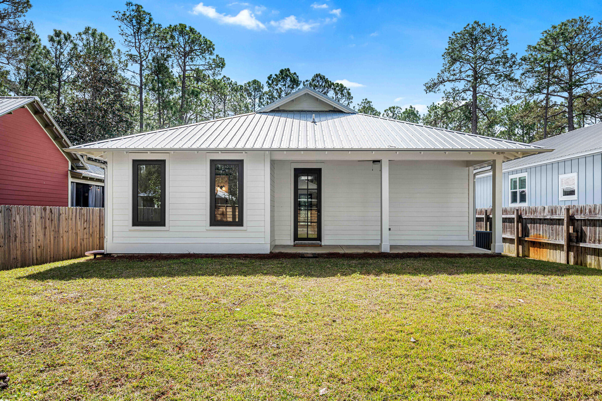 MAGNOLIA BEACH - Residential