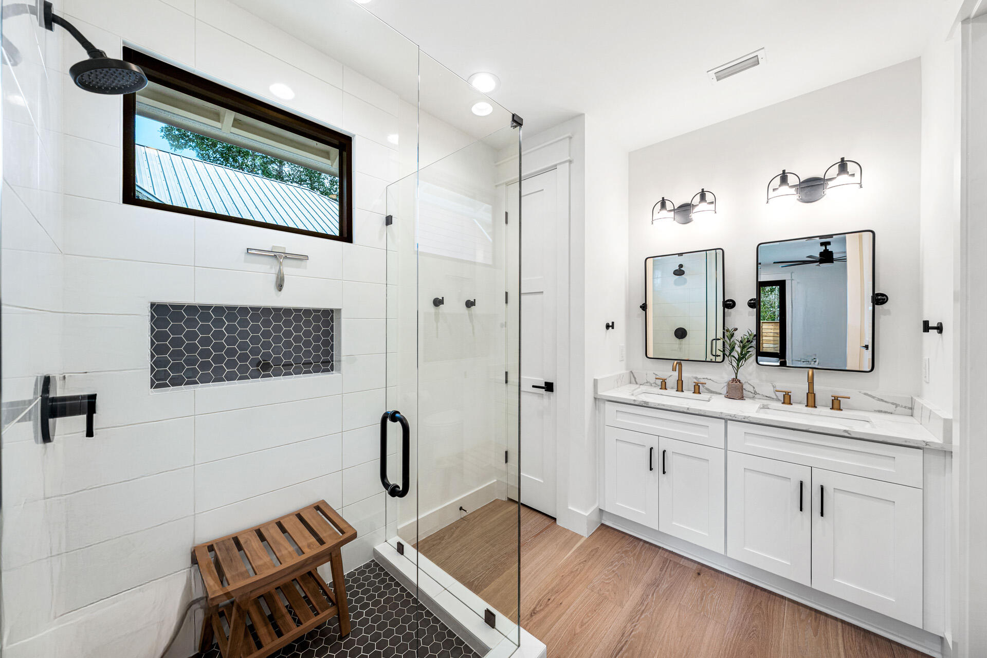 MAGNOLIA BEACH - Residential