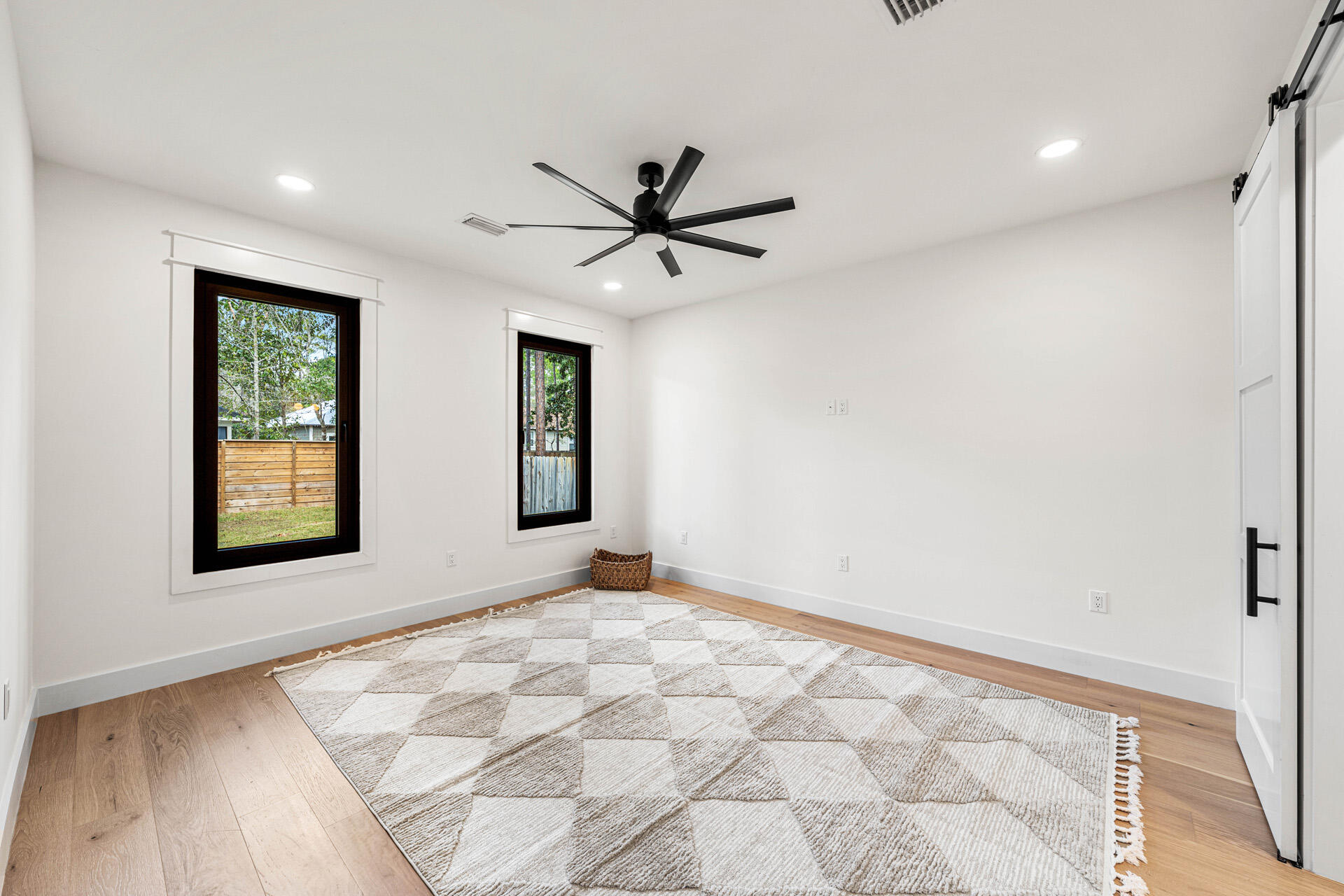 MAGNOLIA BEACH - Residential