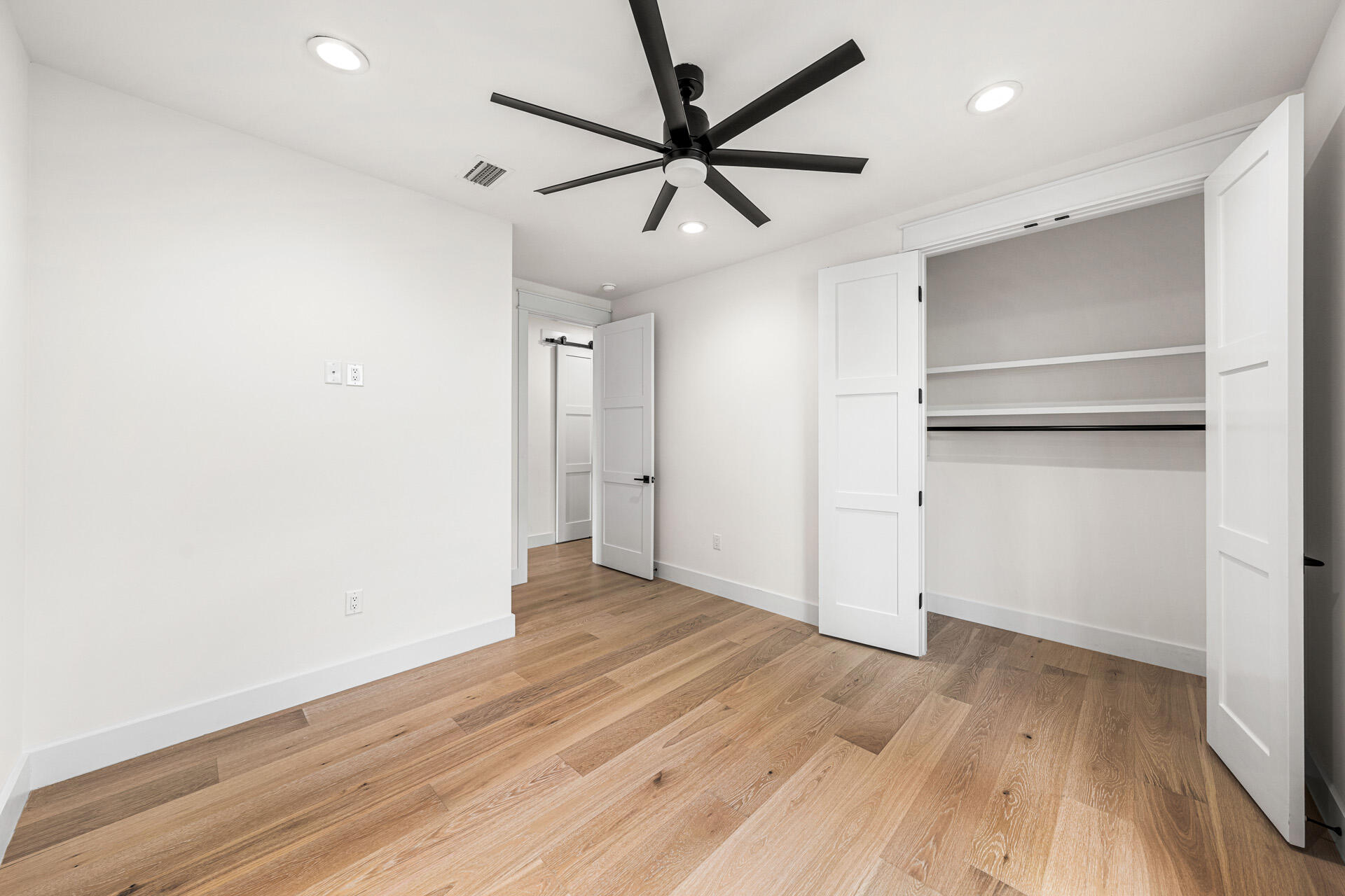 MAGNOLIA BEACH - Residential