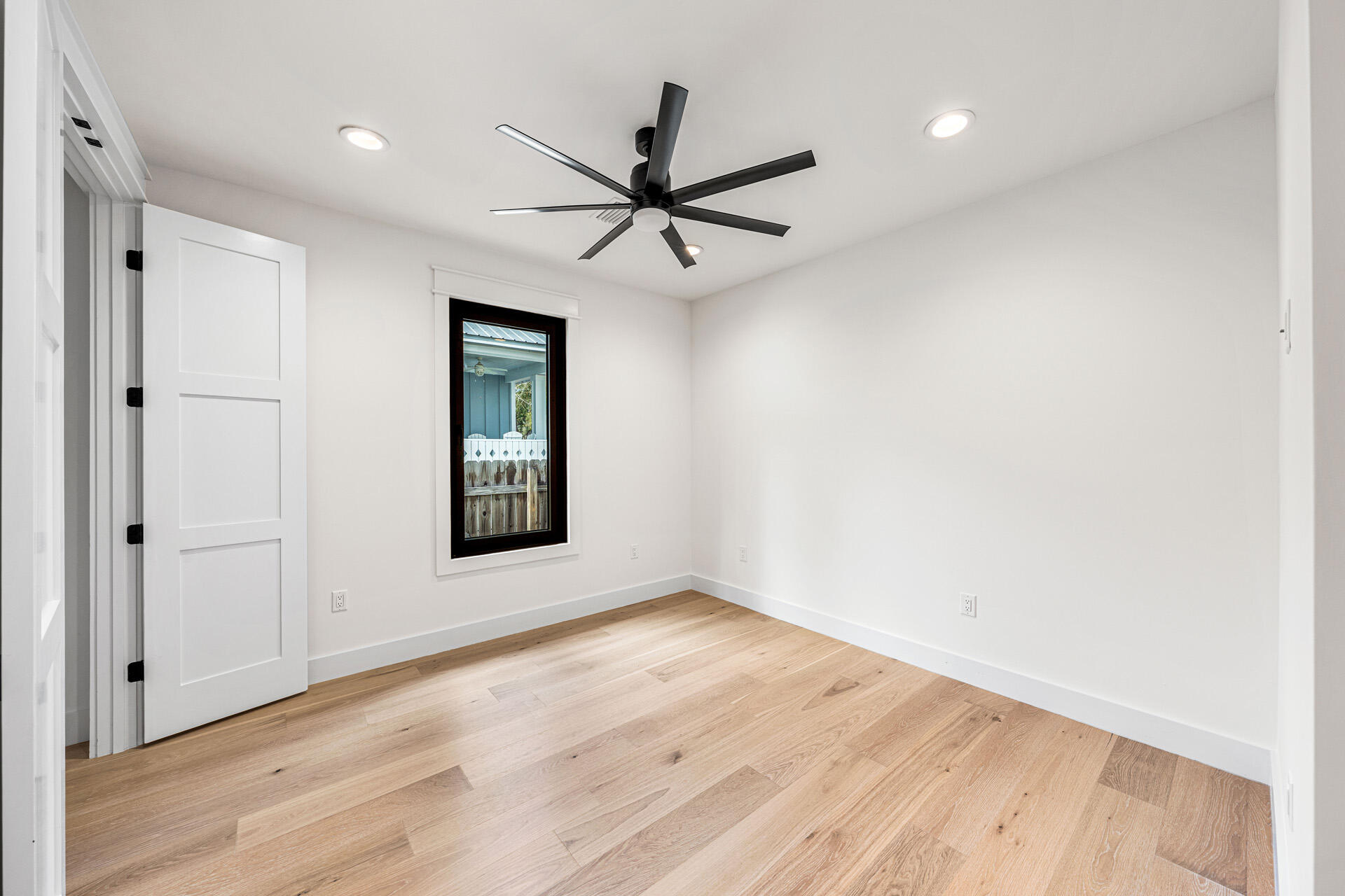 MAGNOLIA BEACH - Residential