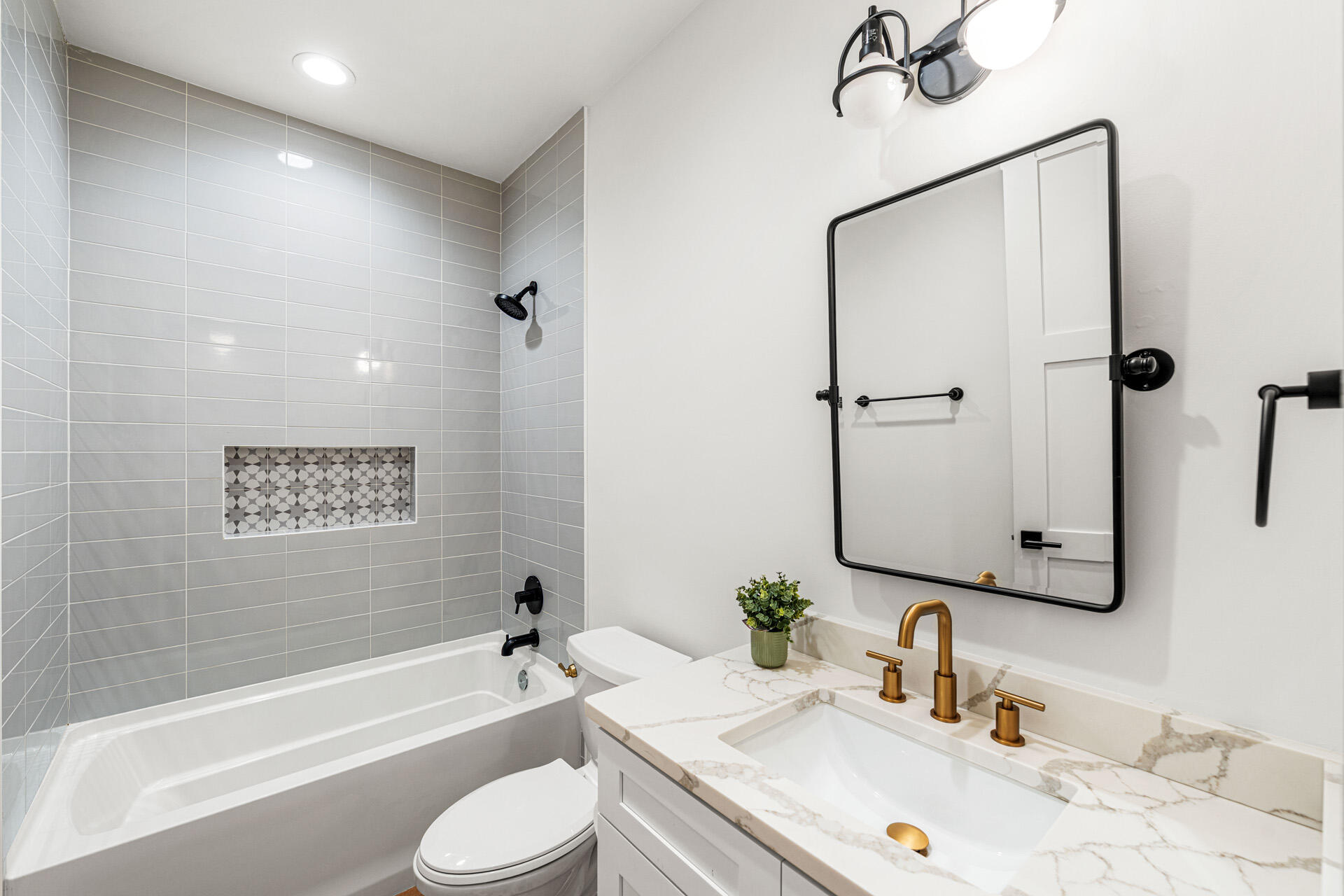 MAGNOLIA BEACH - Residential