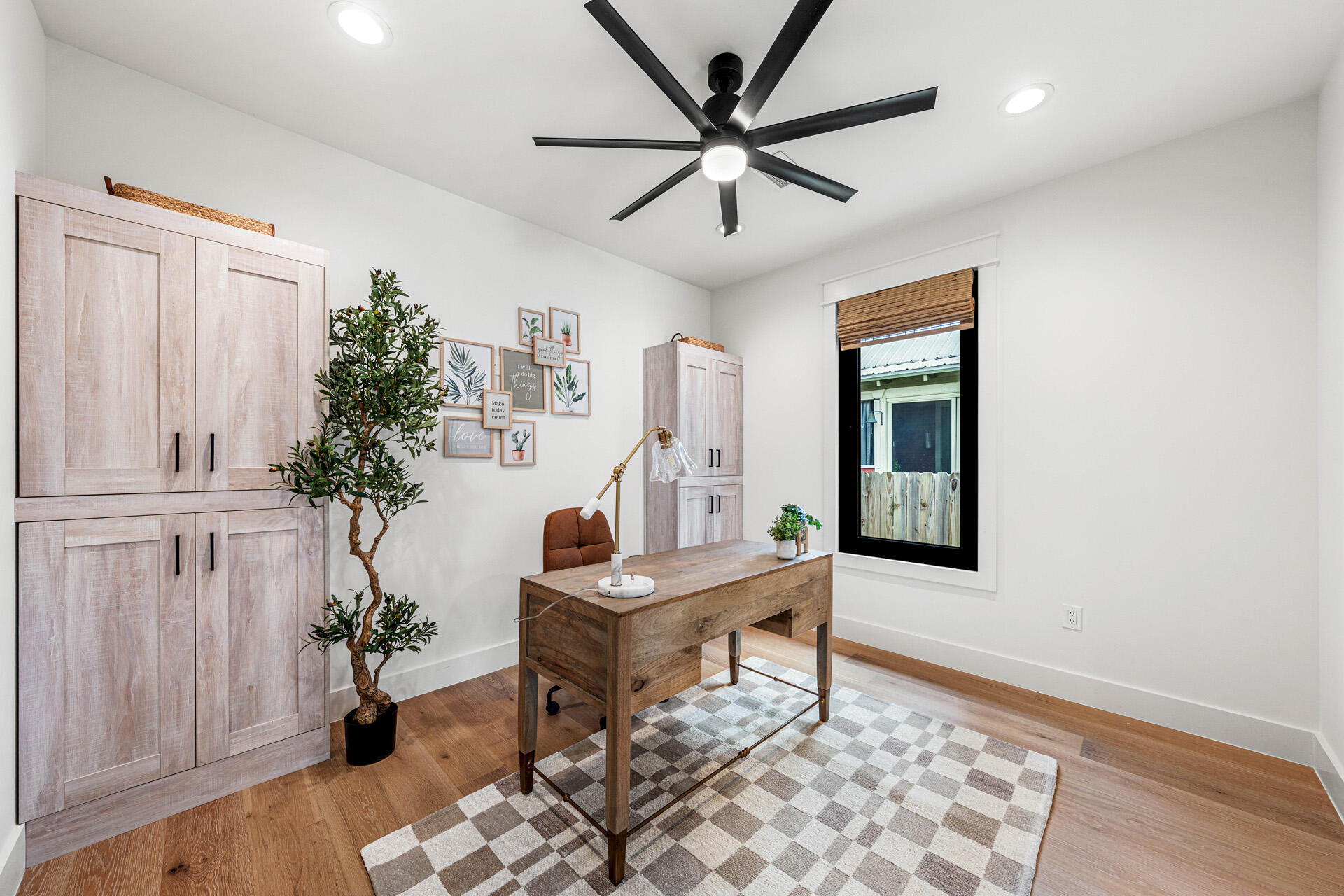 MAGNOLIA BEACH - Residential