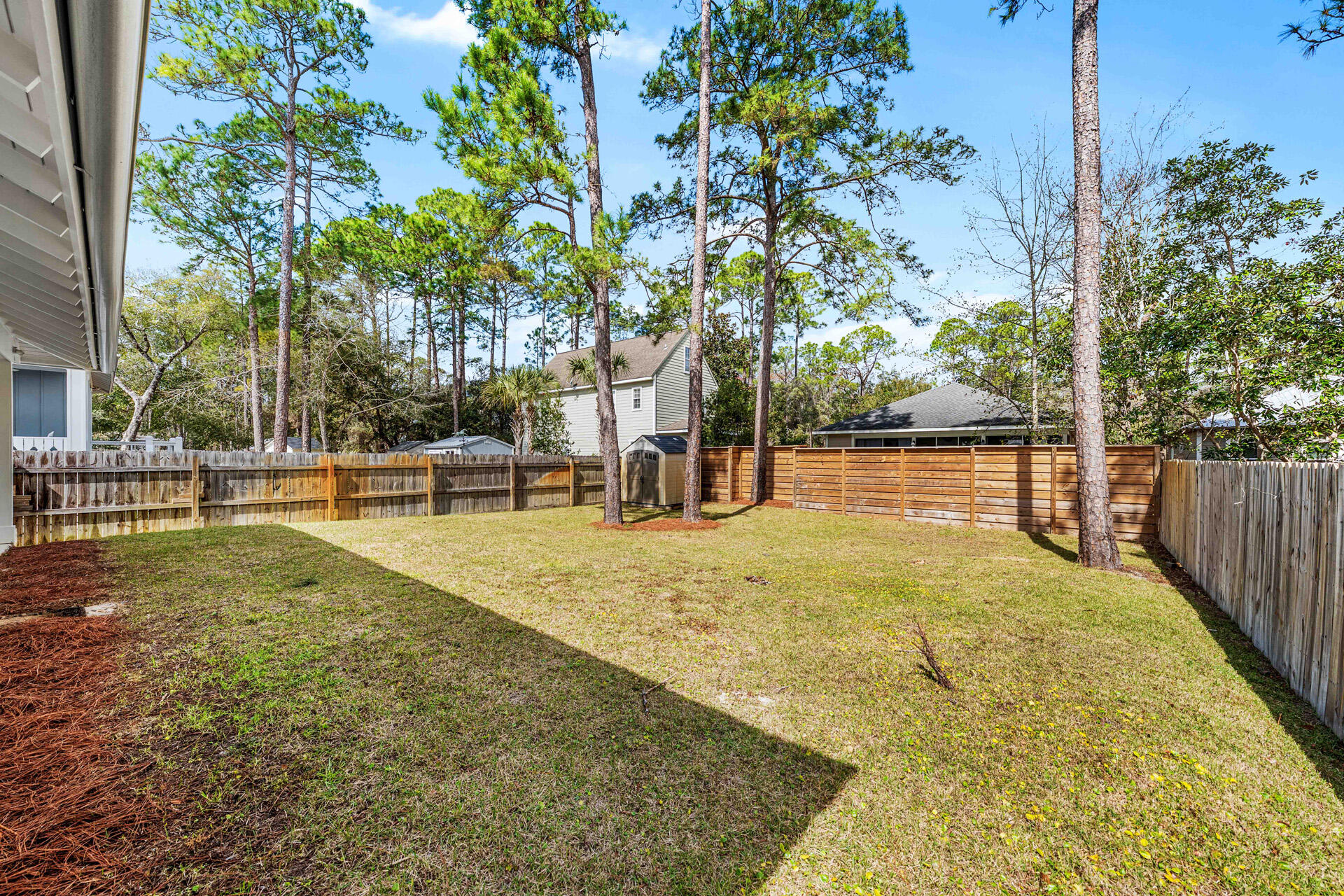 MAGNOLIA BEACH - Residential