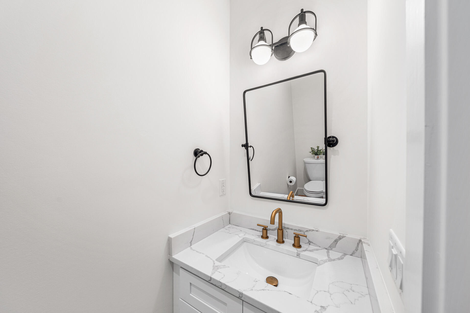 MAGNOLIA BEACH - Residential