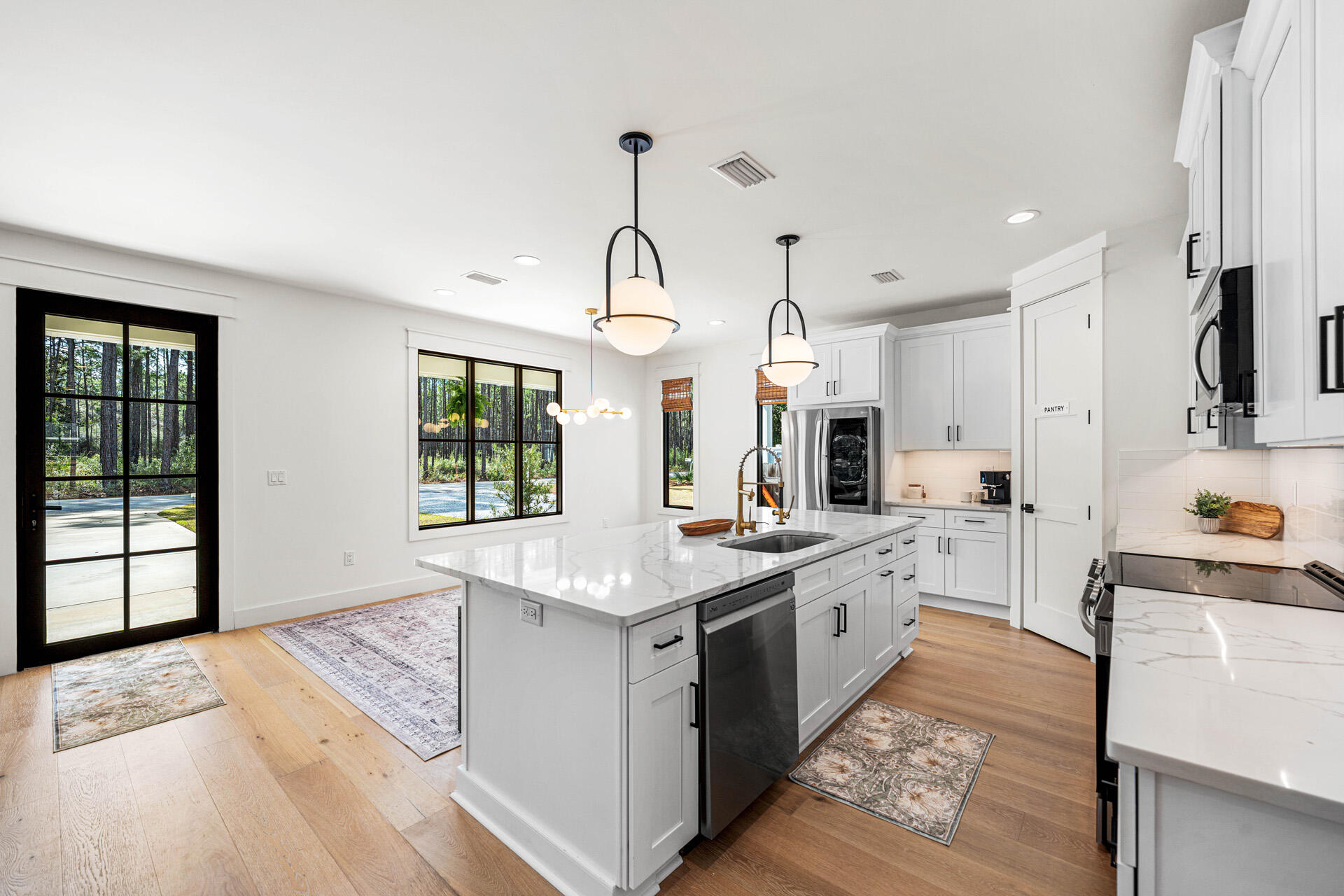 MAGNOLIA BEACH - Residential