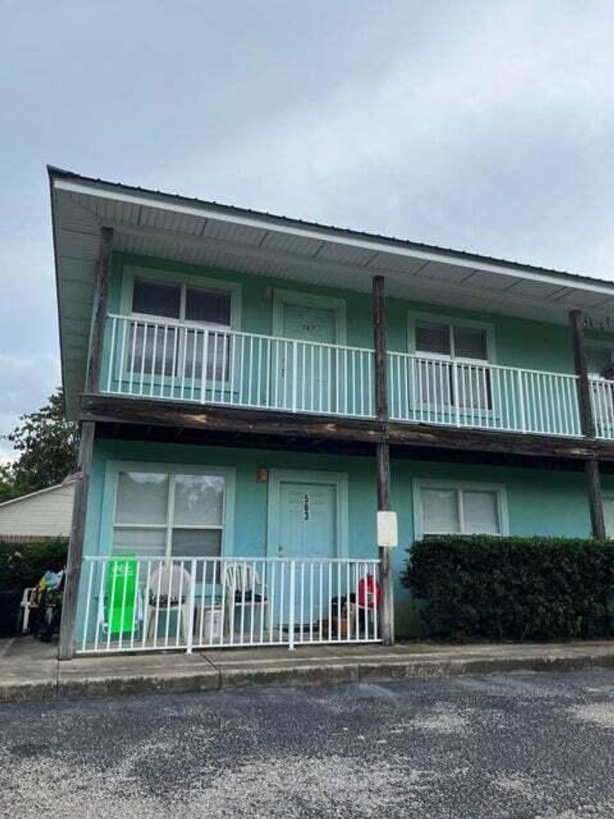 Ground floor unit. 2 bedrooms 2 baths located convenient to Hurlburt Air Force Base. Inside utility room.