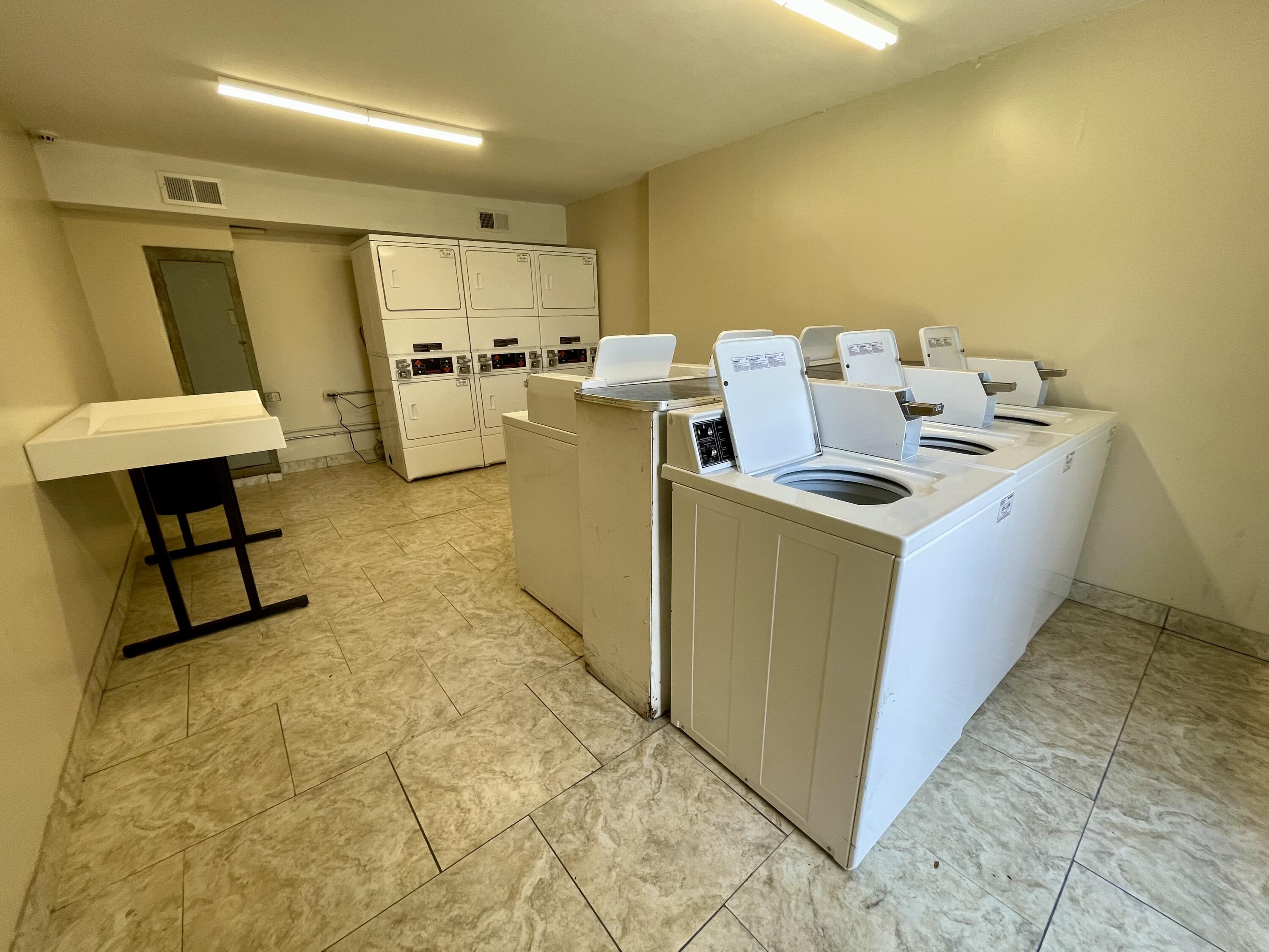 COLLEGE PARK CONDO - Residential