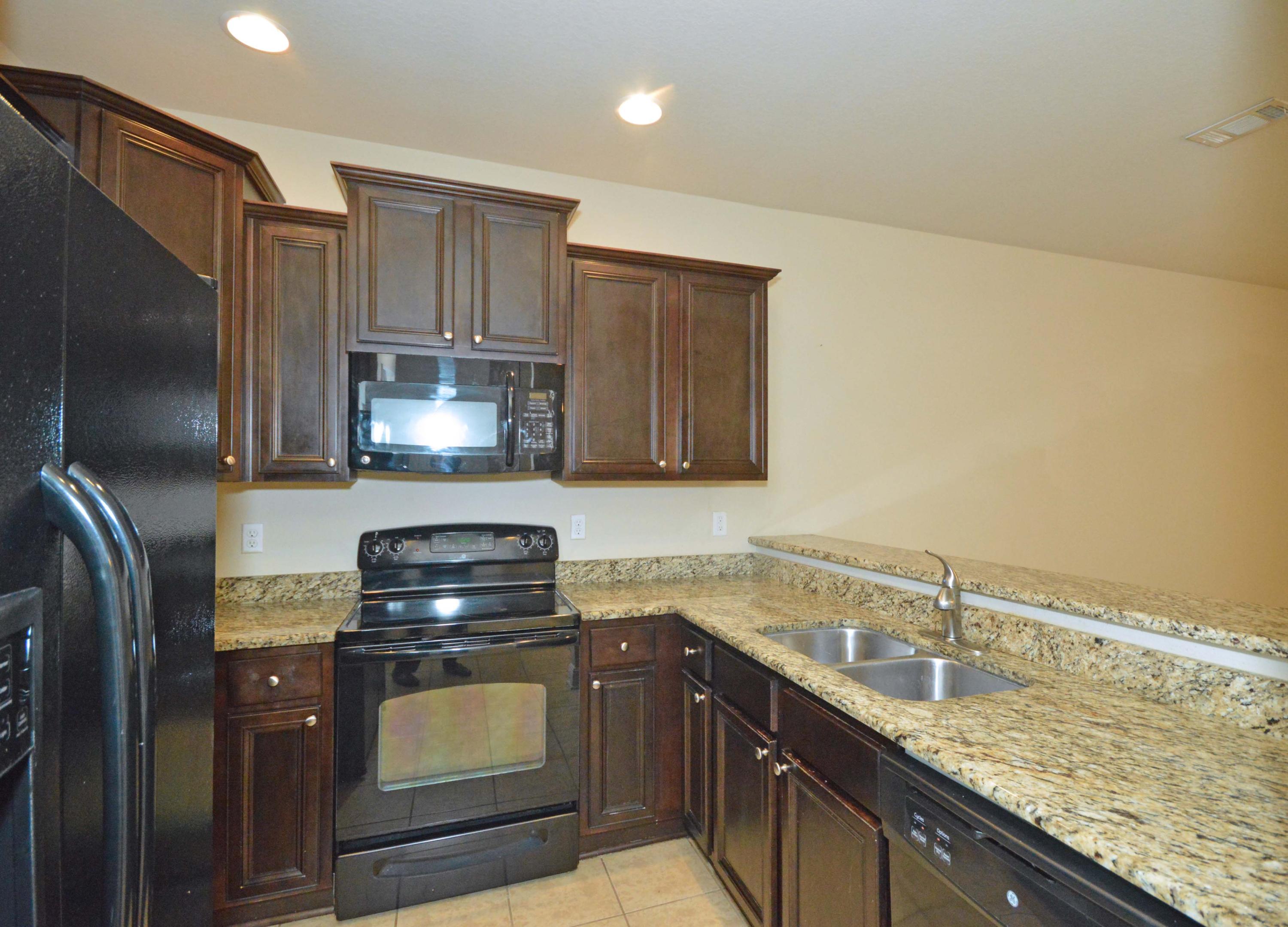 RESERVE POINTE - Residential