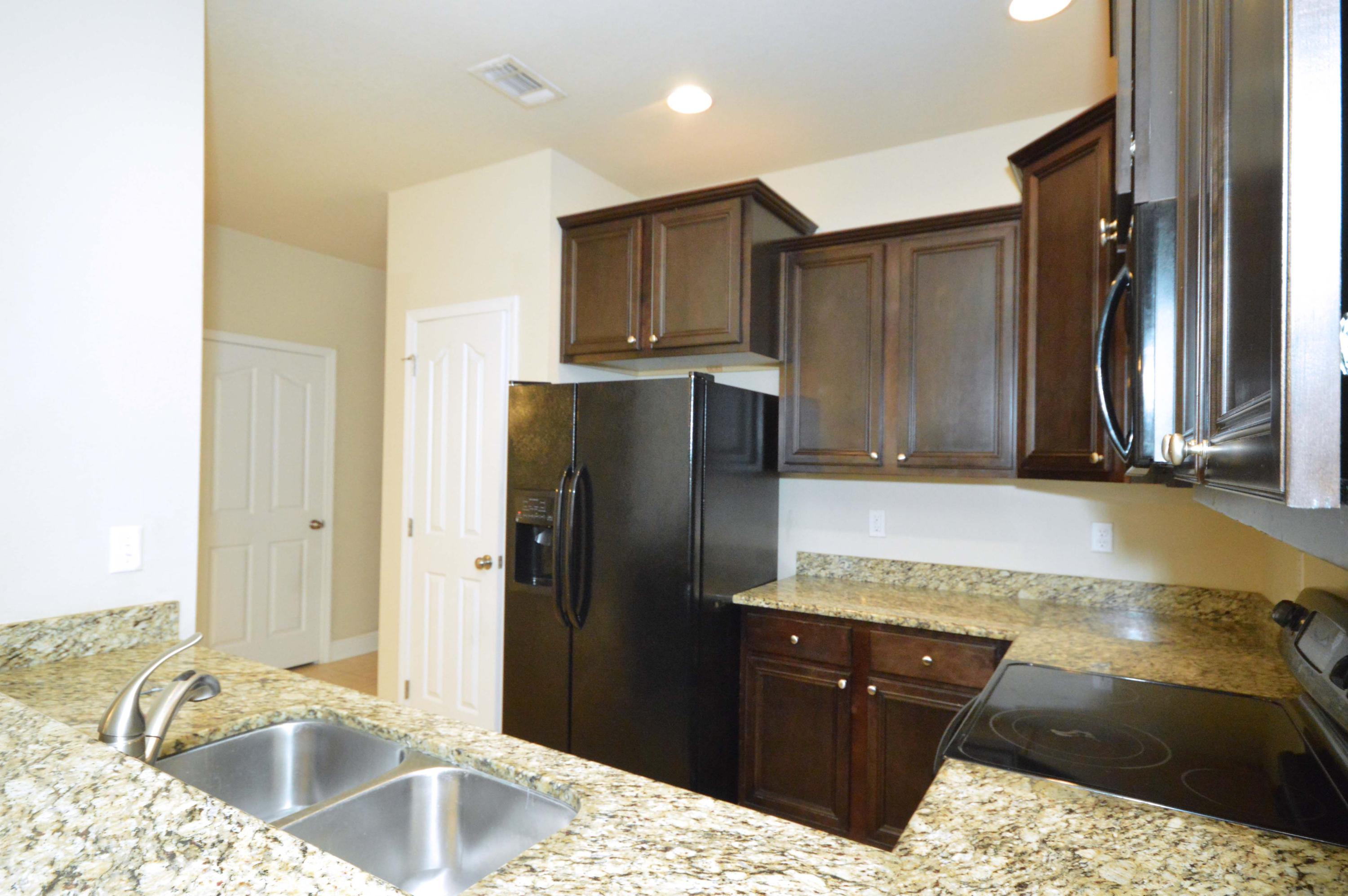 RESERVE POINTE - Residential