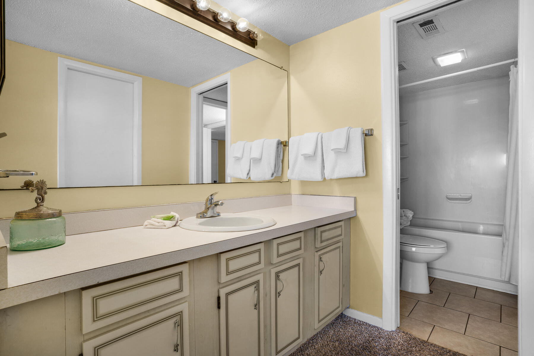 EL MATADOR CONDO - Residential