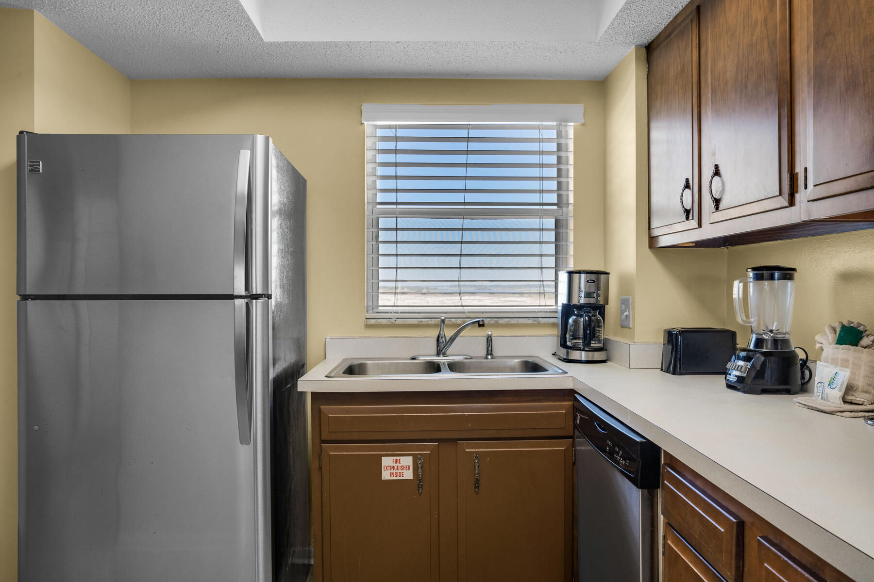 EL MATADOR CONDO - Residential