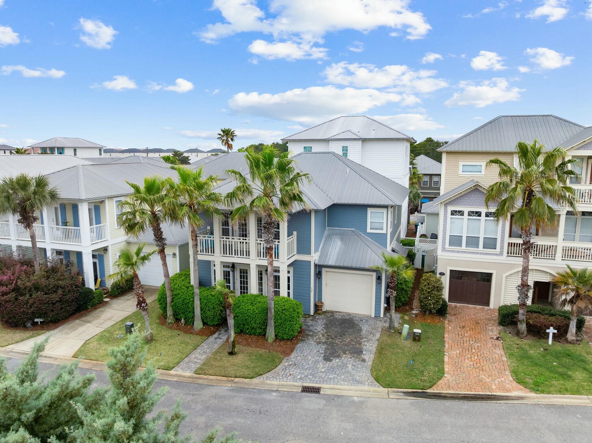 EMERALD WATERS VILLAGE - Residential