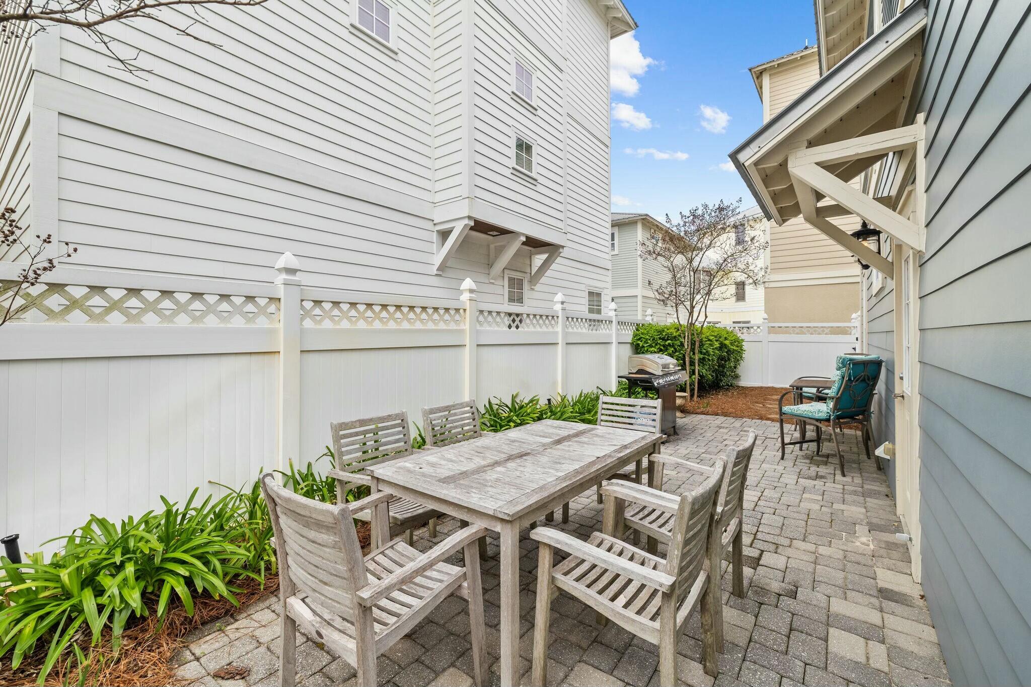 EMERALD WATERS VILLAGE - Residential
