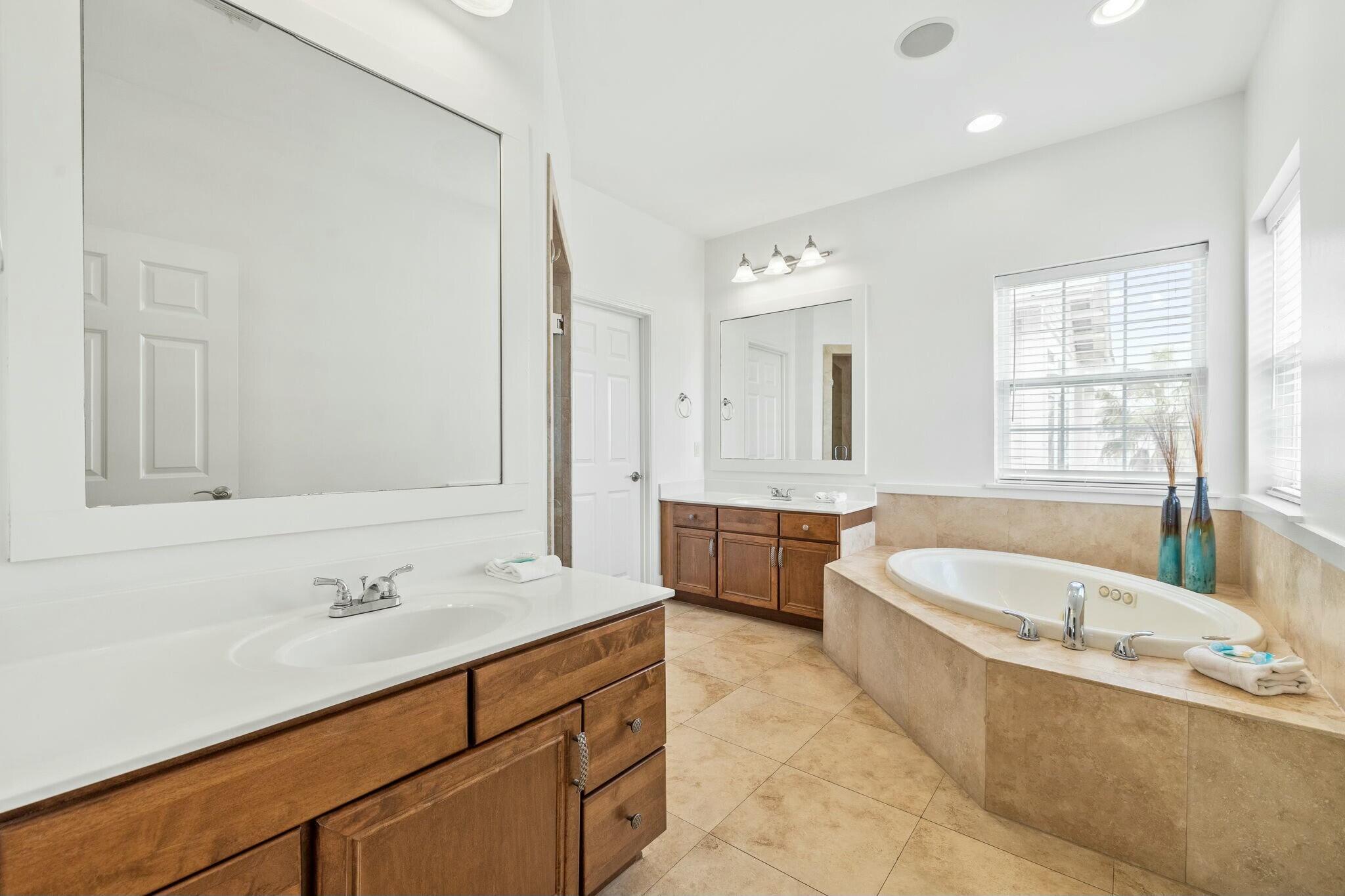EMERALD WATERS VILLAGE - Residential