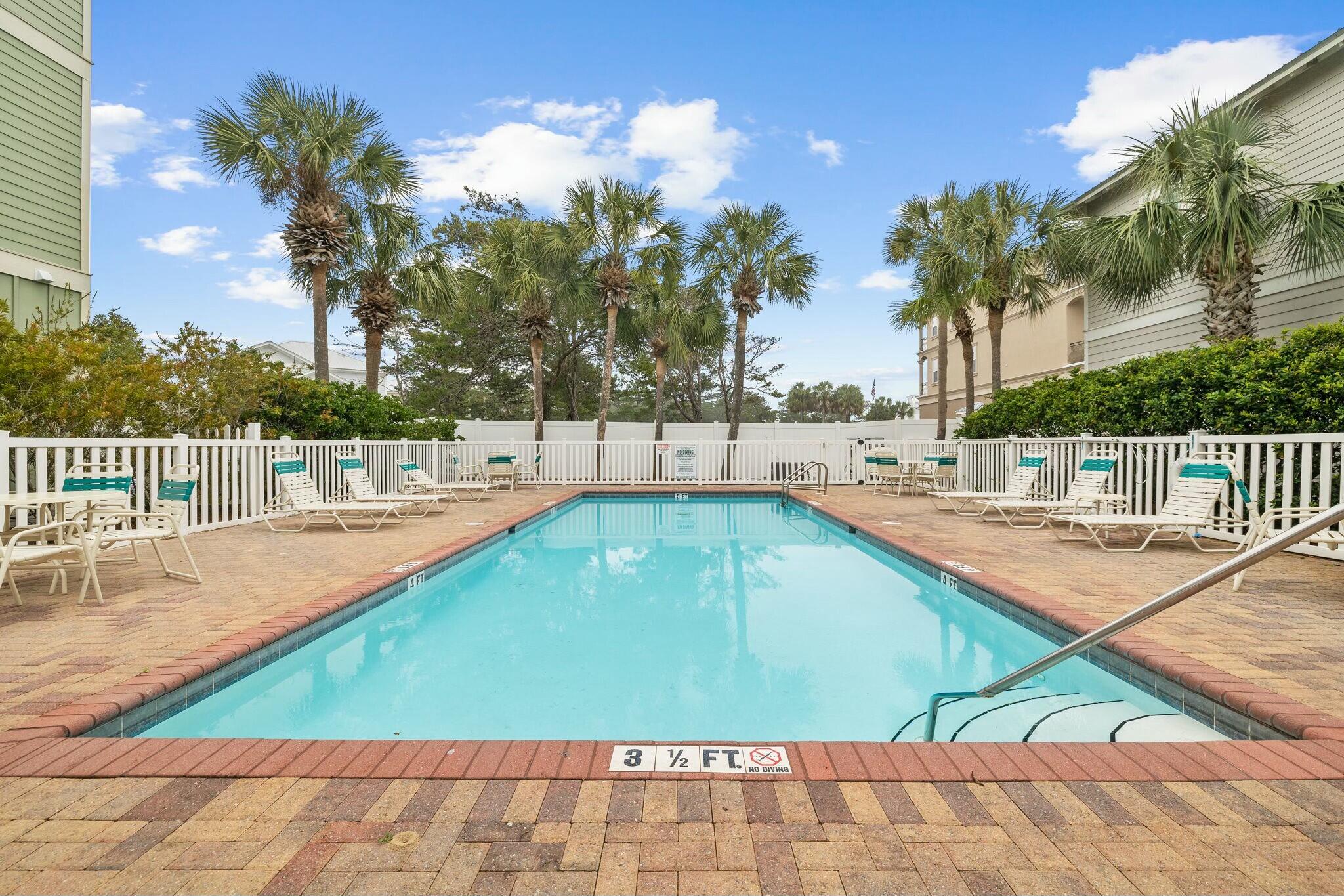 EMERALD WATERS VILLAGE - Residential
