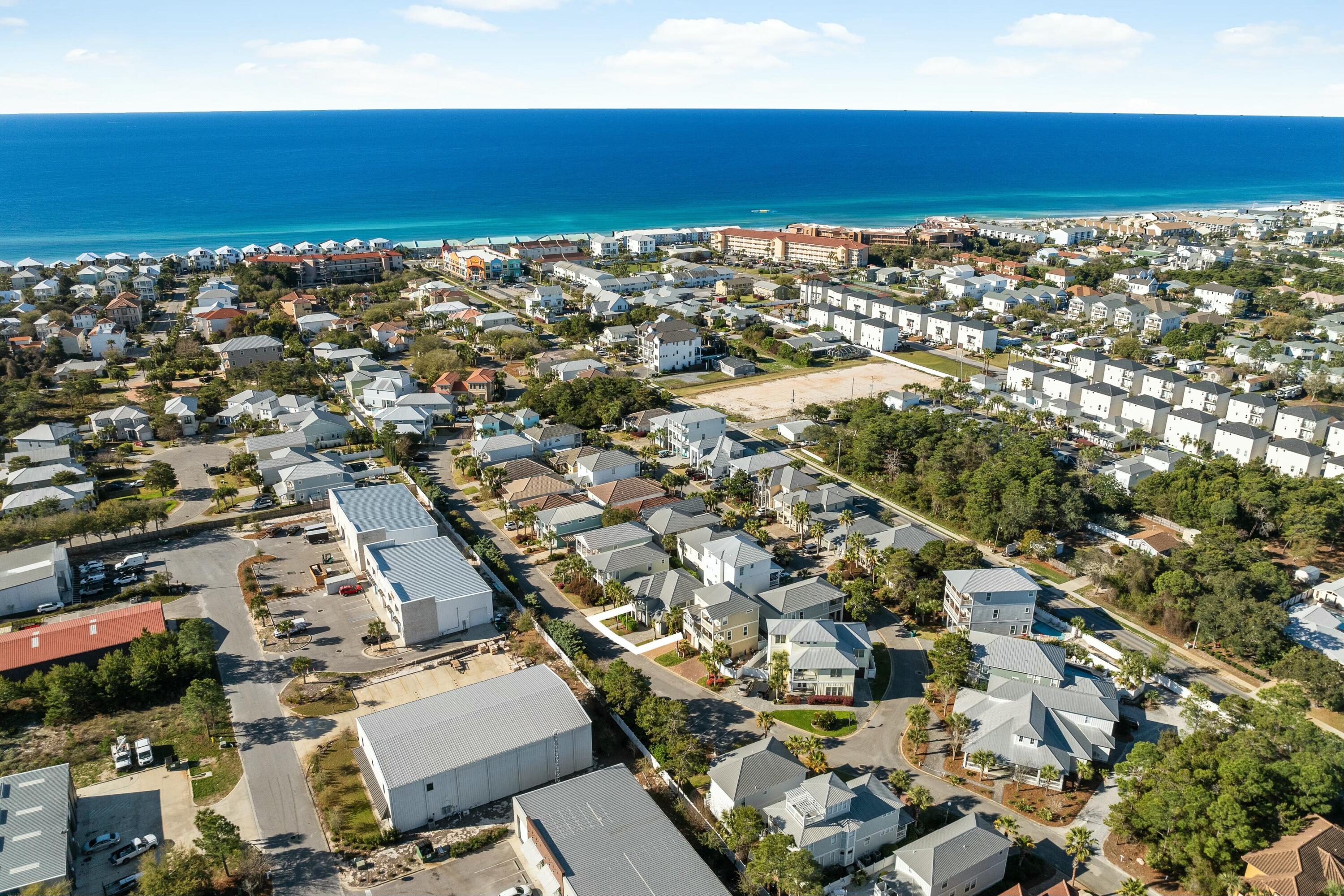 EMERALD WATERS VILLAGE - Residential