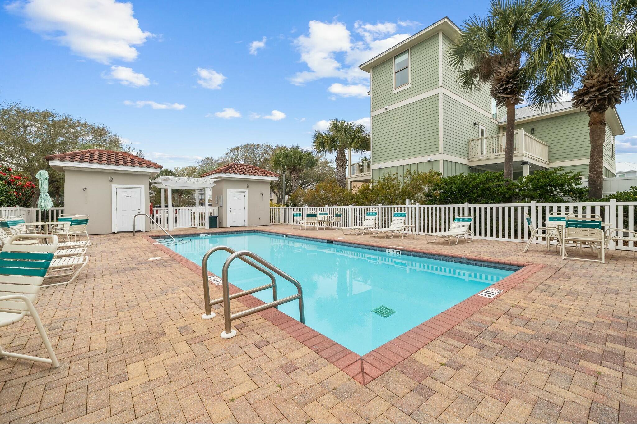 EMERALD WATERS VILLAGE - Residential