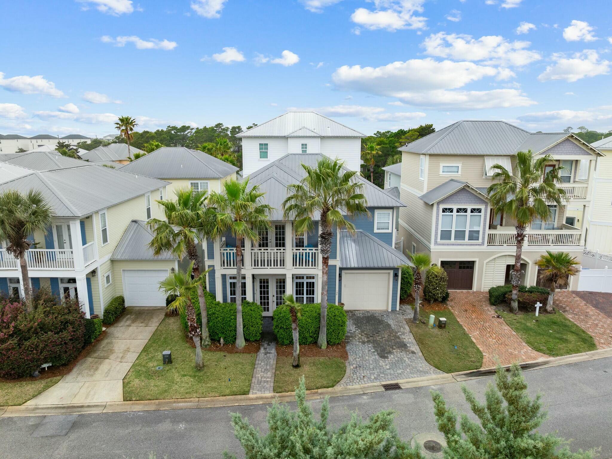 EMERALD WATERS VILLAGE - Residential