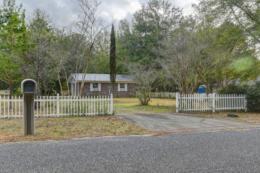 Charming 1 bedroom / 1 bathroom brick and vinyl home situated on a spacious 0.76-acre lot, offering the perfect blend of comfort, privacy, and affordability. This well-maintained home features an open floor concept, durable brick and vinyl siding for low-maintenance living, and a cozy layout designed for everyday comfort. Inside, you'll find a bright living area that flows into the kitchen, creating an open and inviting living space perfect for everyday living and entertaining. The home also includes a comfortable bedroom with ample natural light. The efficient floor plan makes excellent use of space while maintaining a warm and welcoming atmosphere. The 0.76-acre lot provides plenty of room for gardening, outdoor entertaining, pets, or possible future expansion. Enjoy peaceful surroundings while still being conveniently located near shopping, schools, and local amenities.
Ideal for first-time homebuyers, couples, single professionals, students, or retirees looking to downsize without sacrificing outdoor space. This property also presents a great opportunity for investors, making it an ideal rental property to add to an investment portfolio. Property has  a 50 amp plug located  between the concrete slab and yard building. Home has a split unit for cooling and heating (Fujitsui Halcyon DC inverter) . washer/dryer duo by magic chef . 