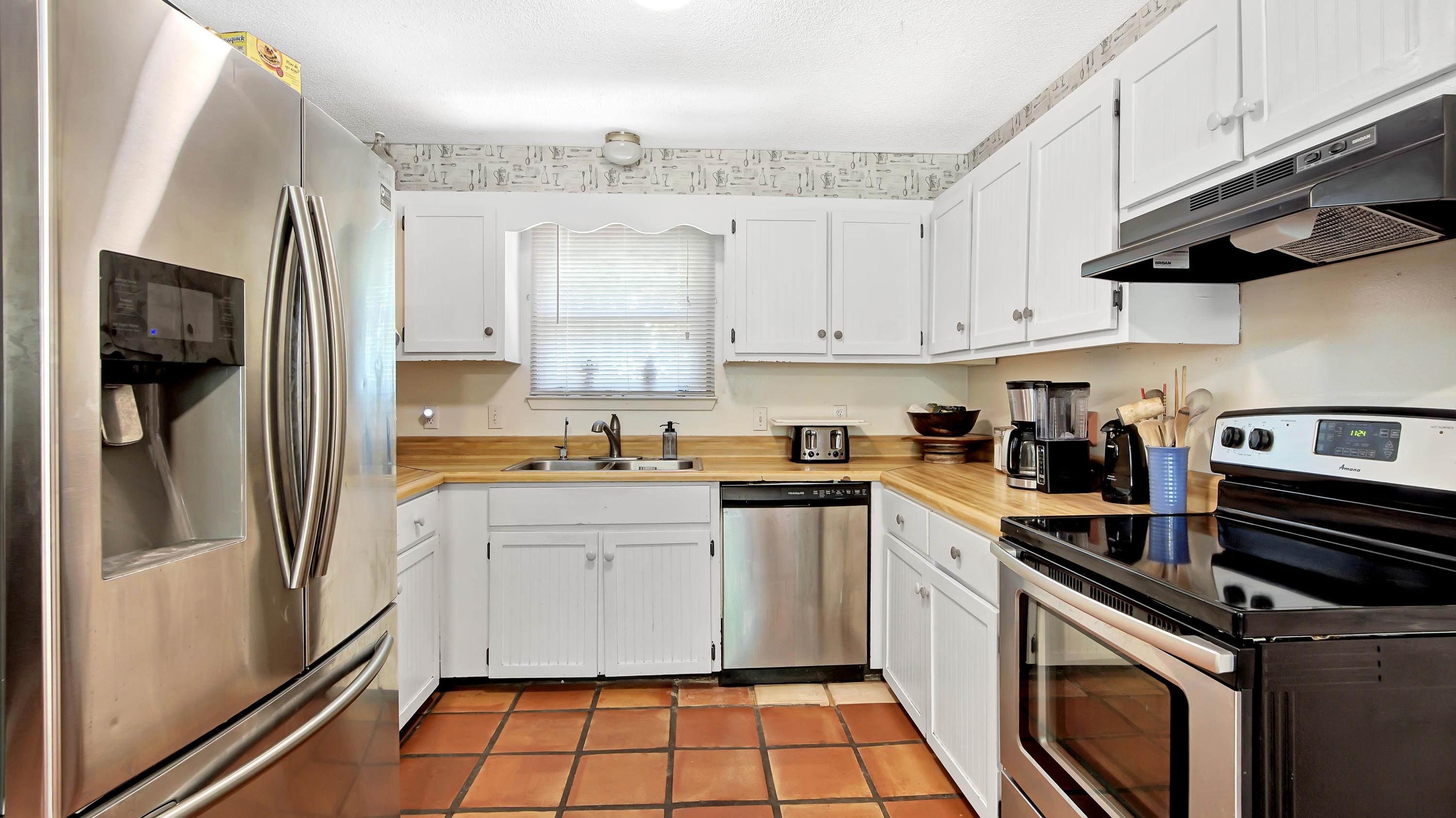 EMERALD SHORES - Residential