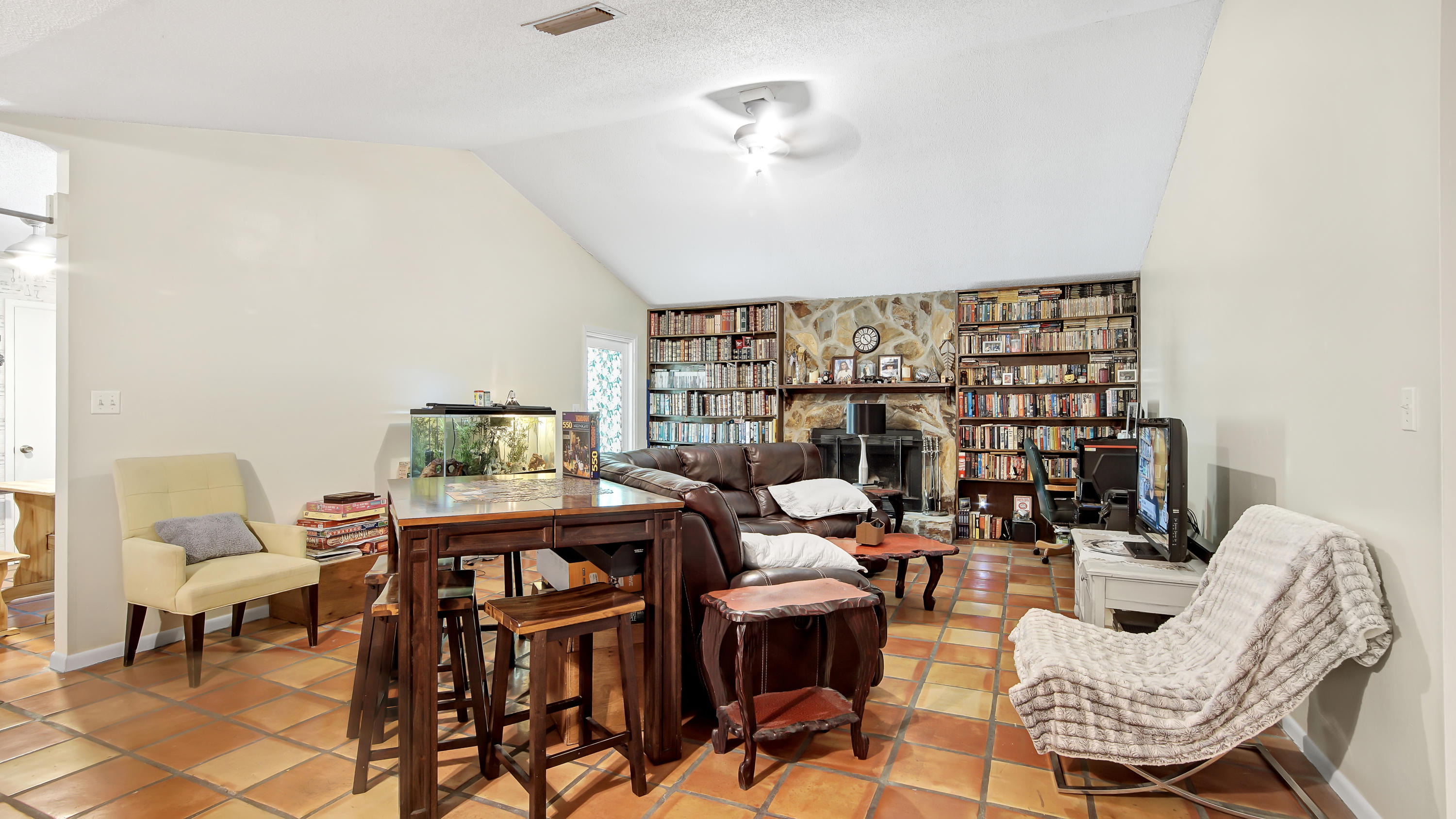 EMERALD SHORES - Residential