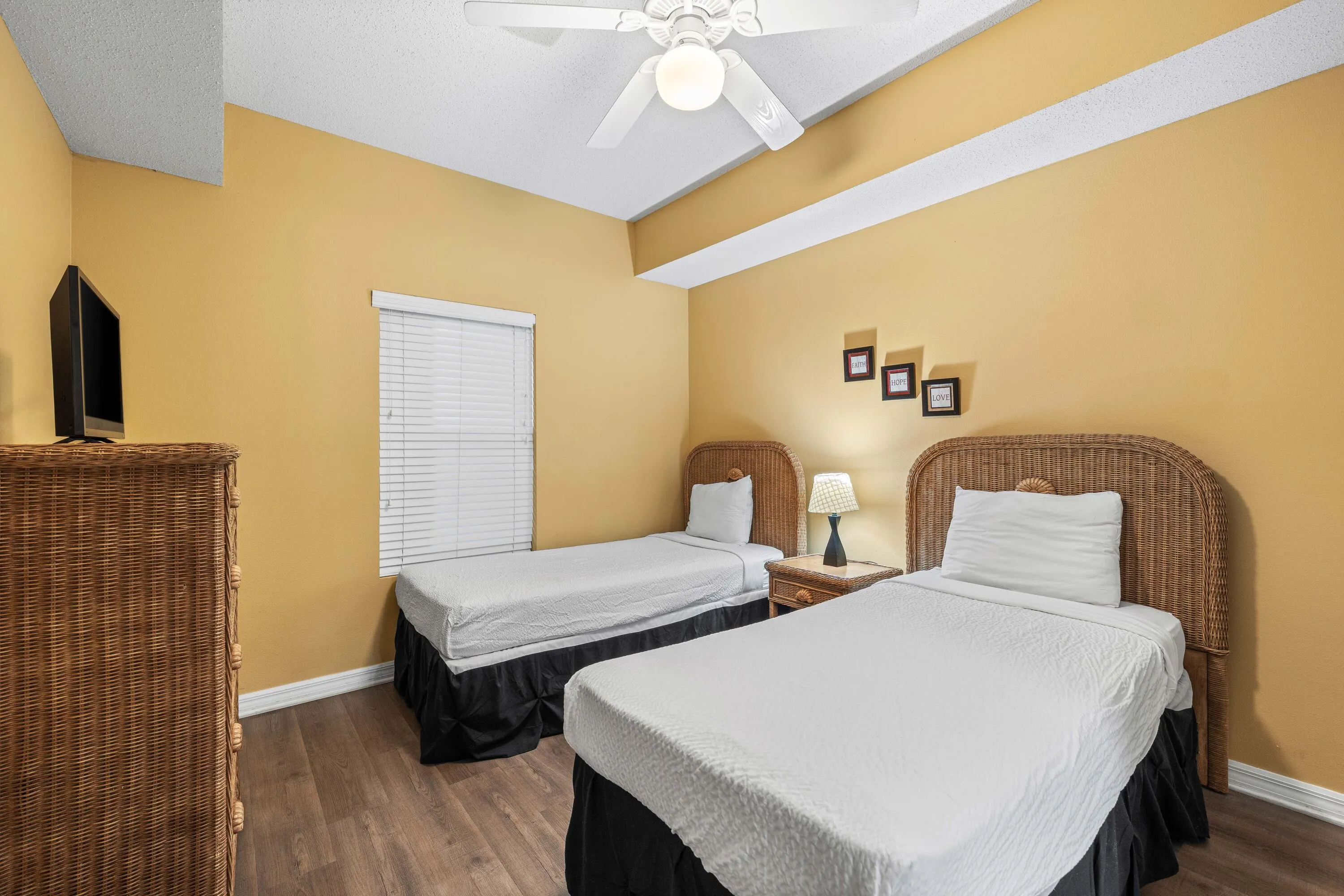 Navarre, Florida 32566, United States, 3 Bedrooms Bedrooms, ,3 BathroomsBathrooms,Residential,Active,107481