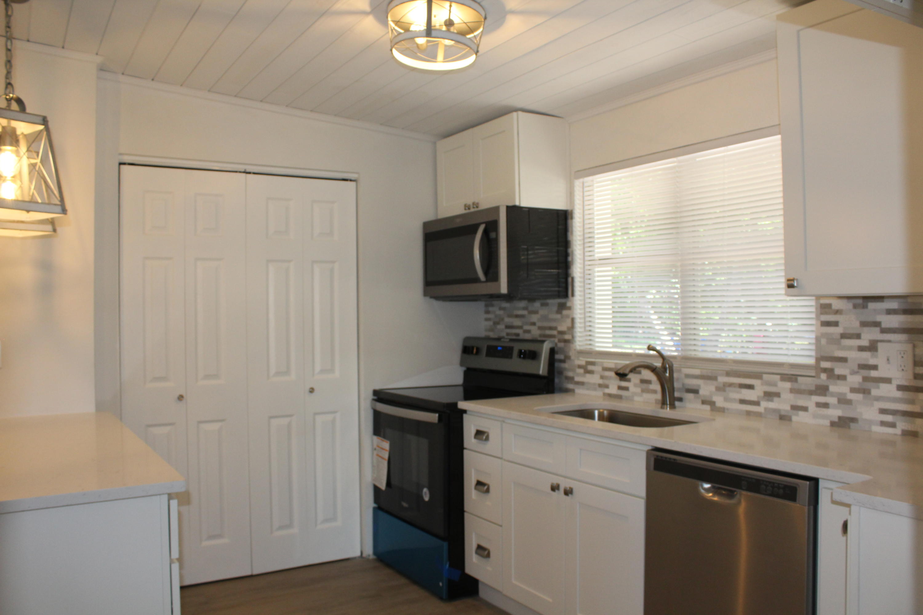 N HILL GARDENS LOT 17 BLK 6 - Residential