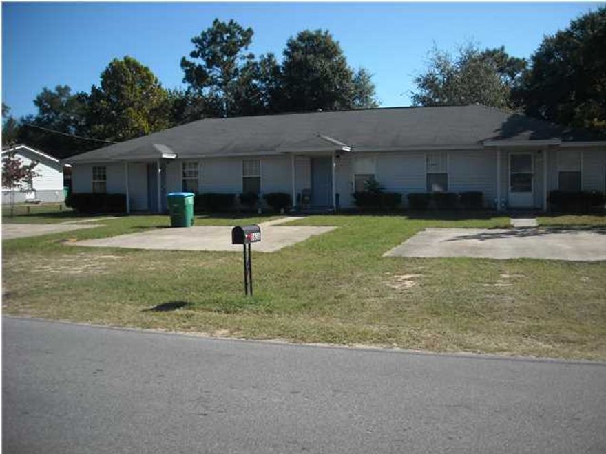 You'll want to see this well kept 2BR/1BA triplex unit w/ off-street parking, back patio, w/d hook up, Living room, kitchen w/ all appliances, two bedrooms and a full bath and more. Call today to set up showing.