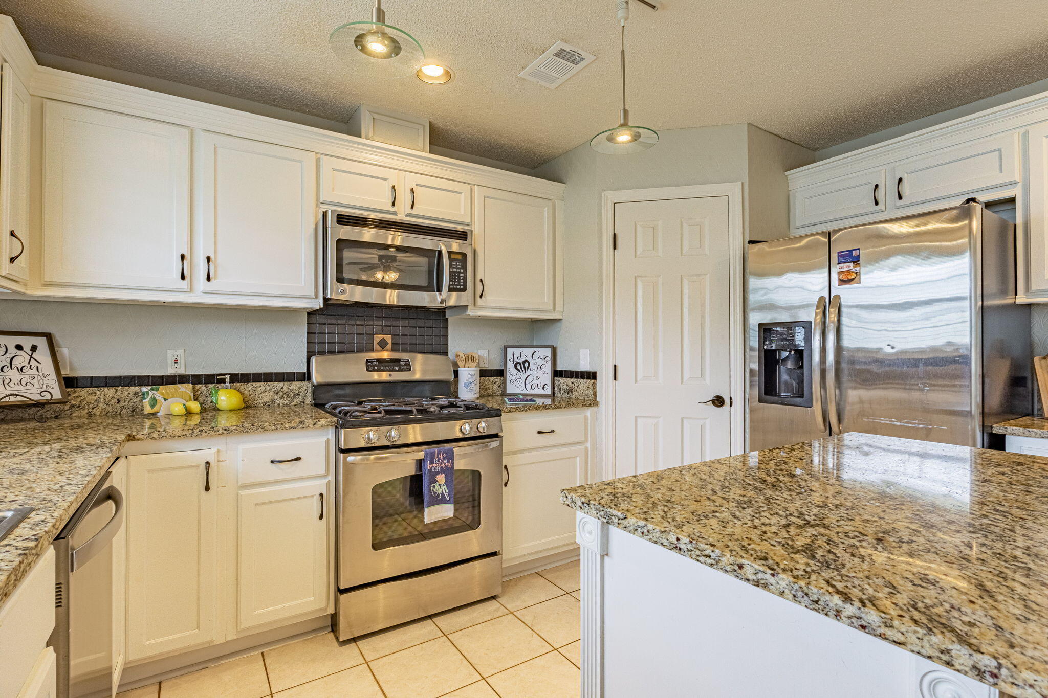 PRITCHARD POINT - Residential
