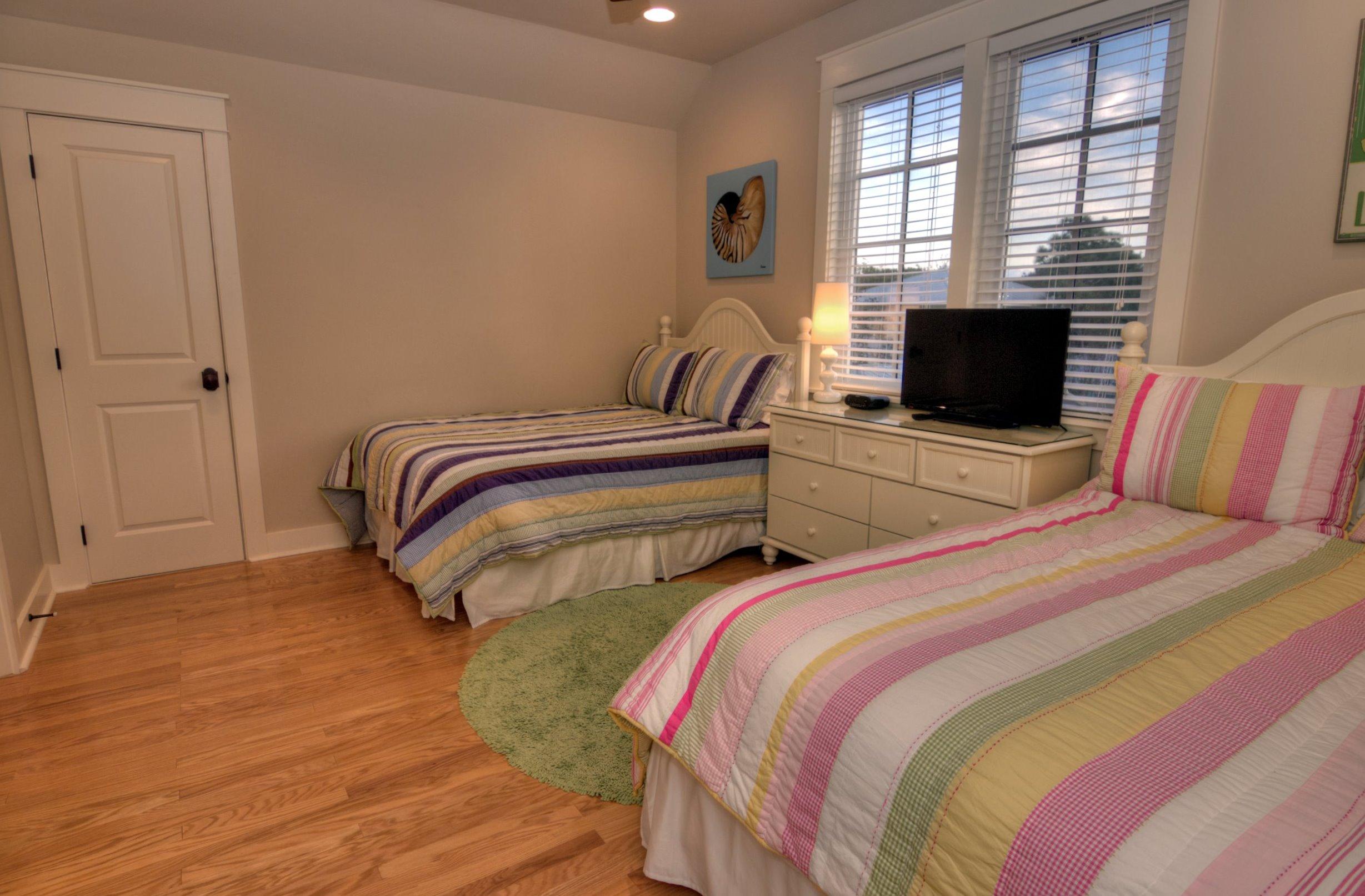 BUNGALOS AT SANDESTIN - Residential