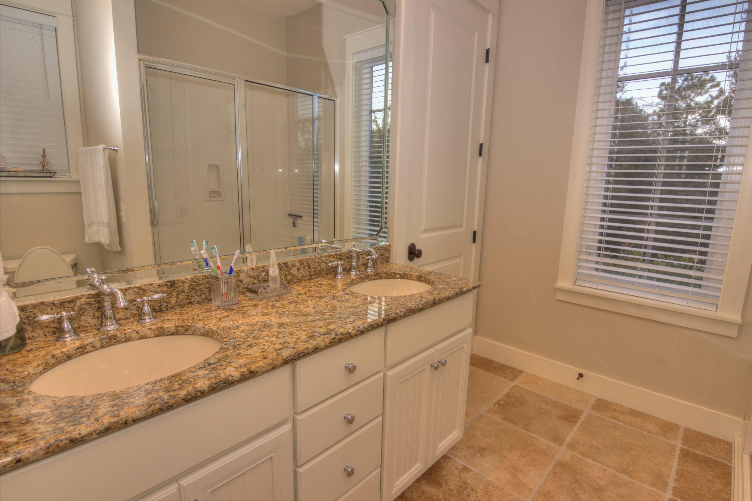 BUNGALOS AT SANDESTIN - Residential