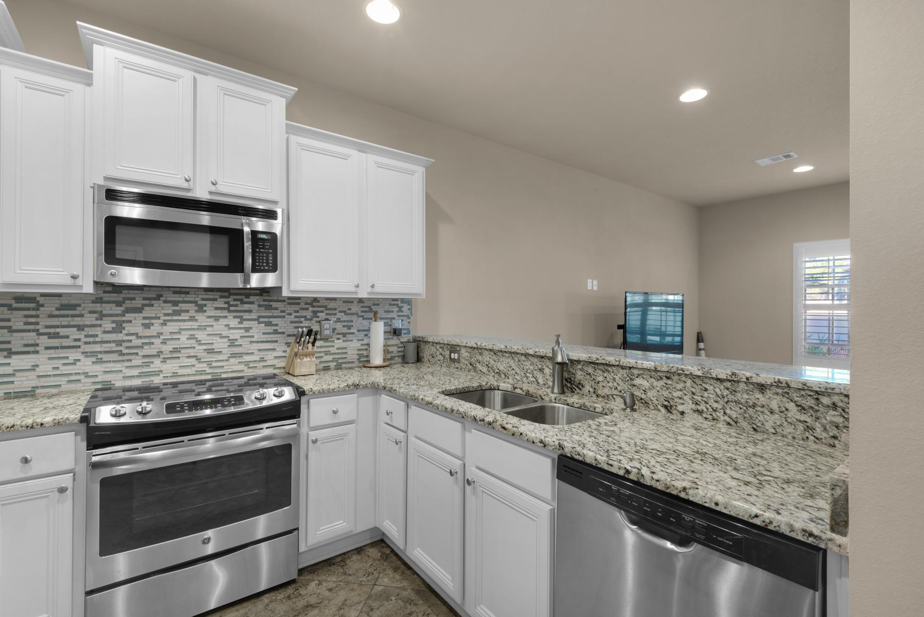 RESERVE POINTE - Residential