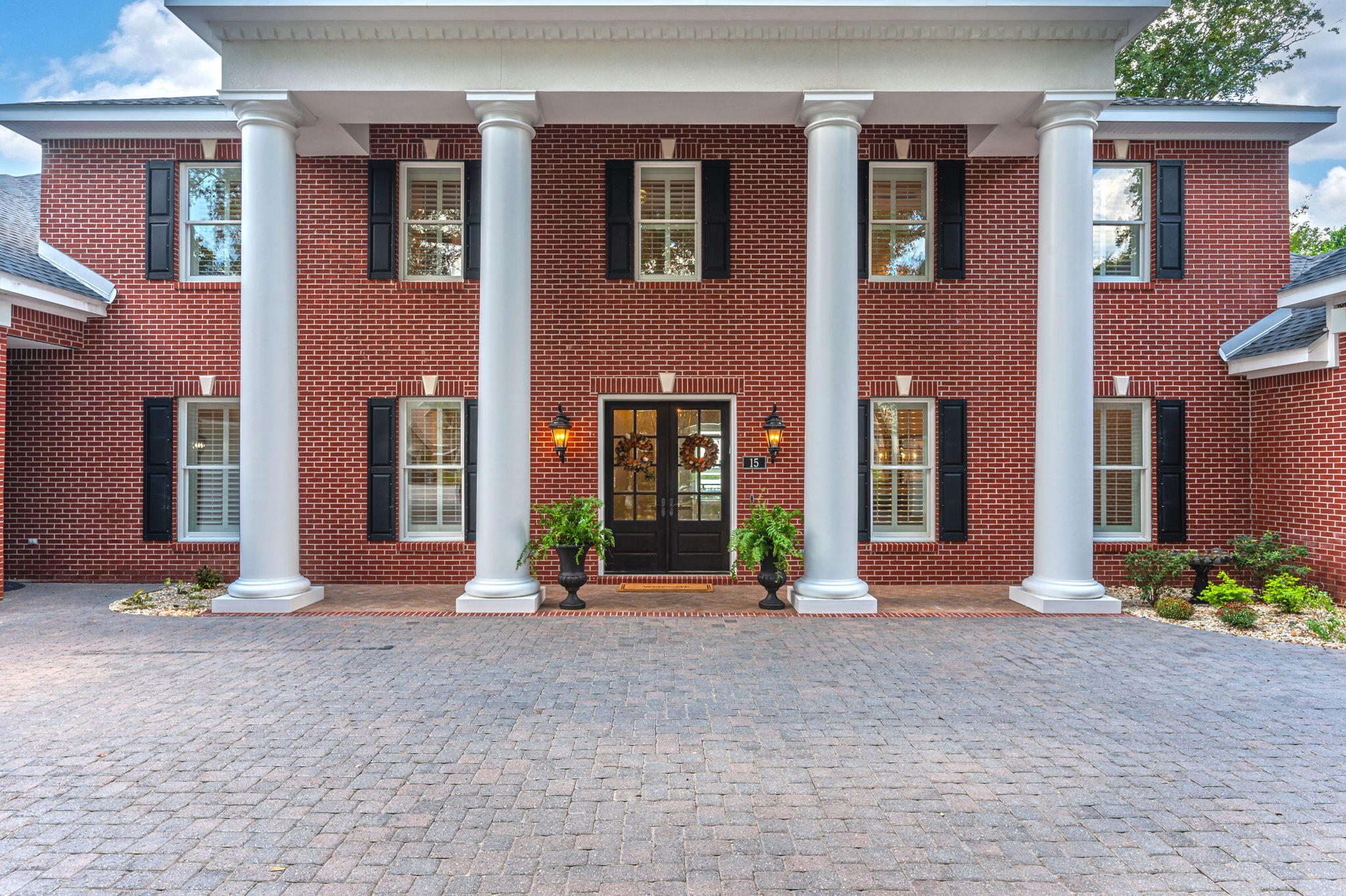 15 Plantation Oaks Drive