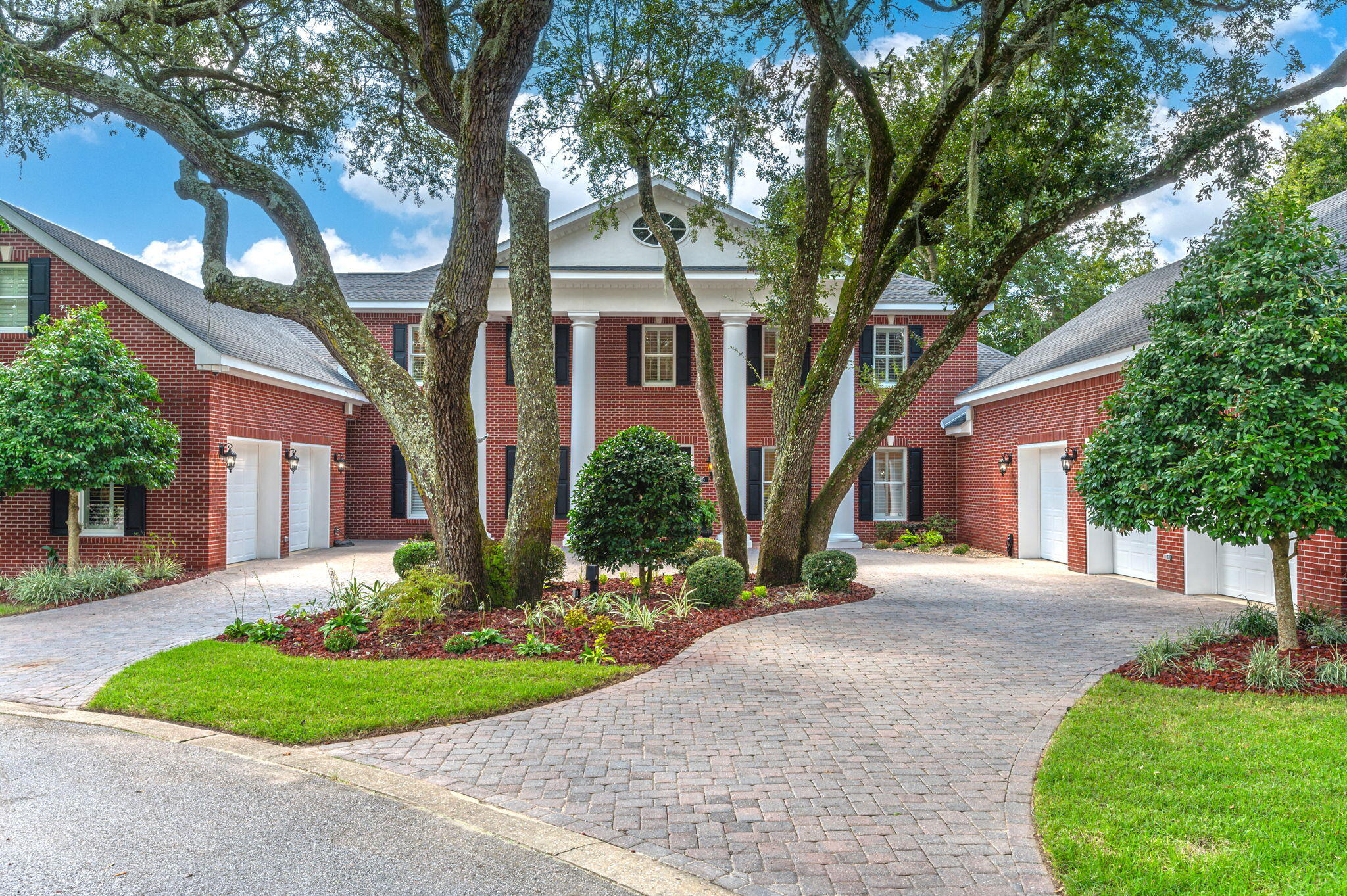 15 Plantation Oaks Drive