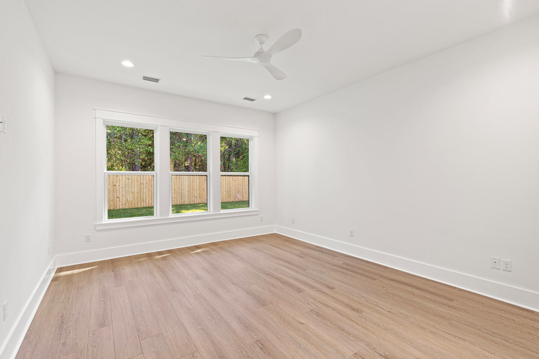 ELLIOTTS POINT - Residential