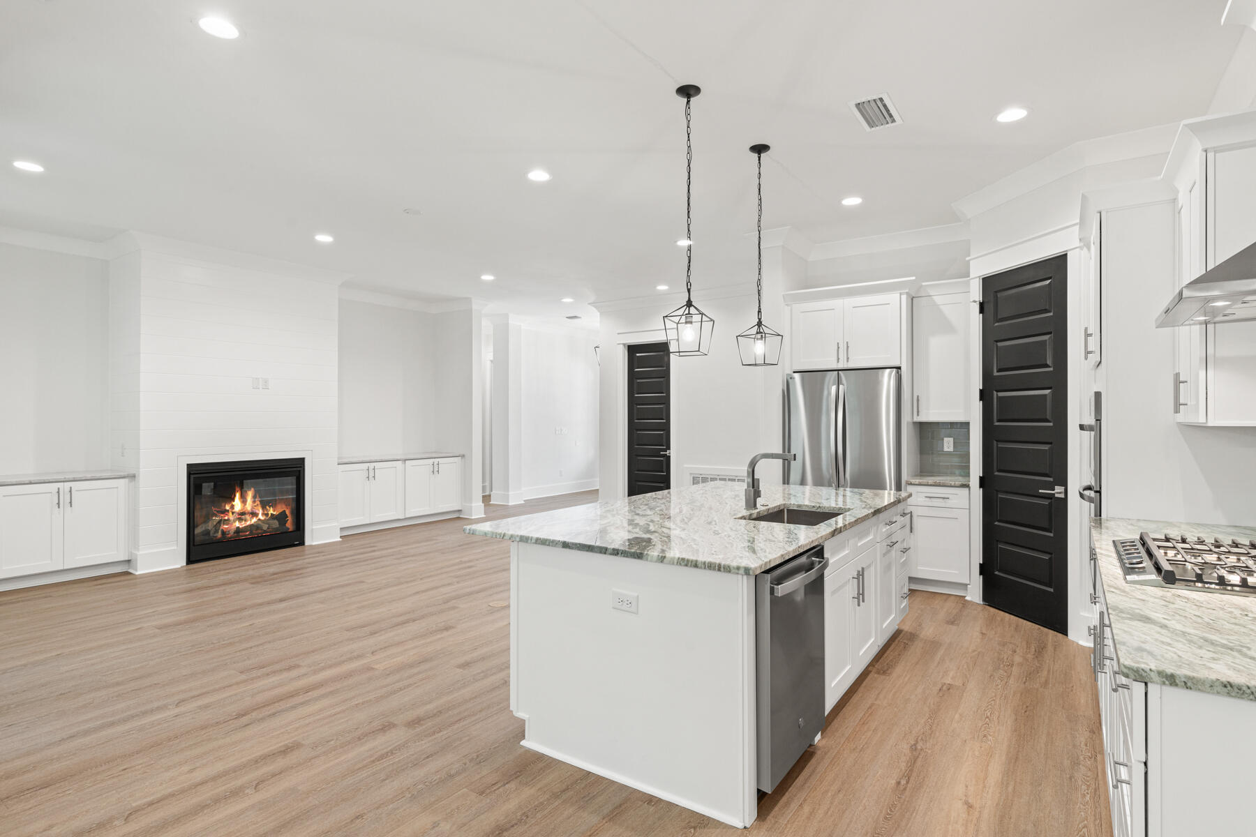 ELLIOTTS POINT - Residential