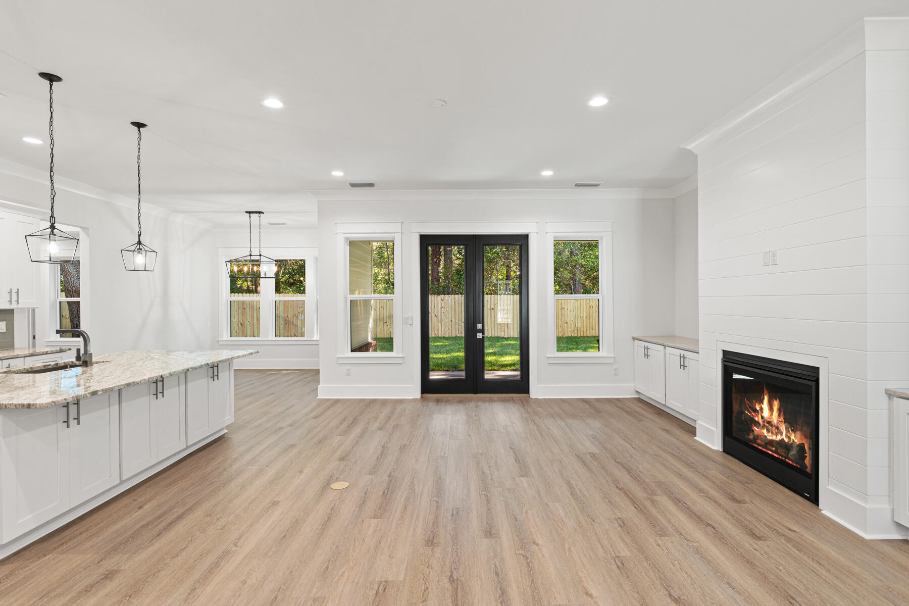 ELLIOTTS POINT - Residential